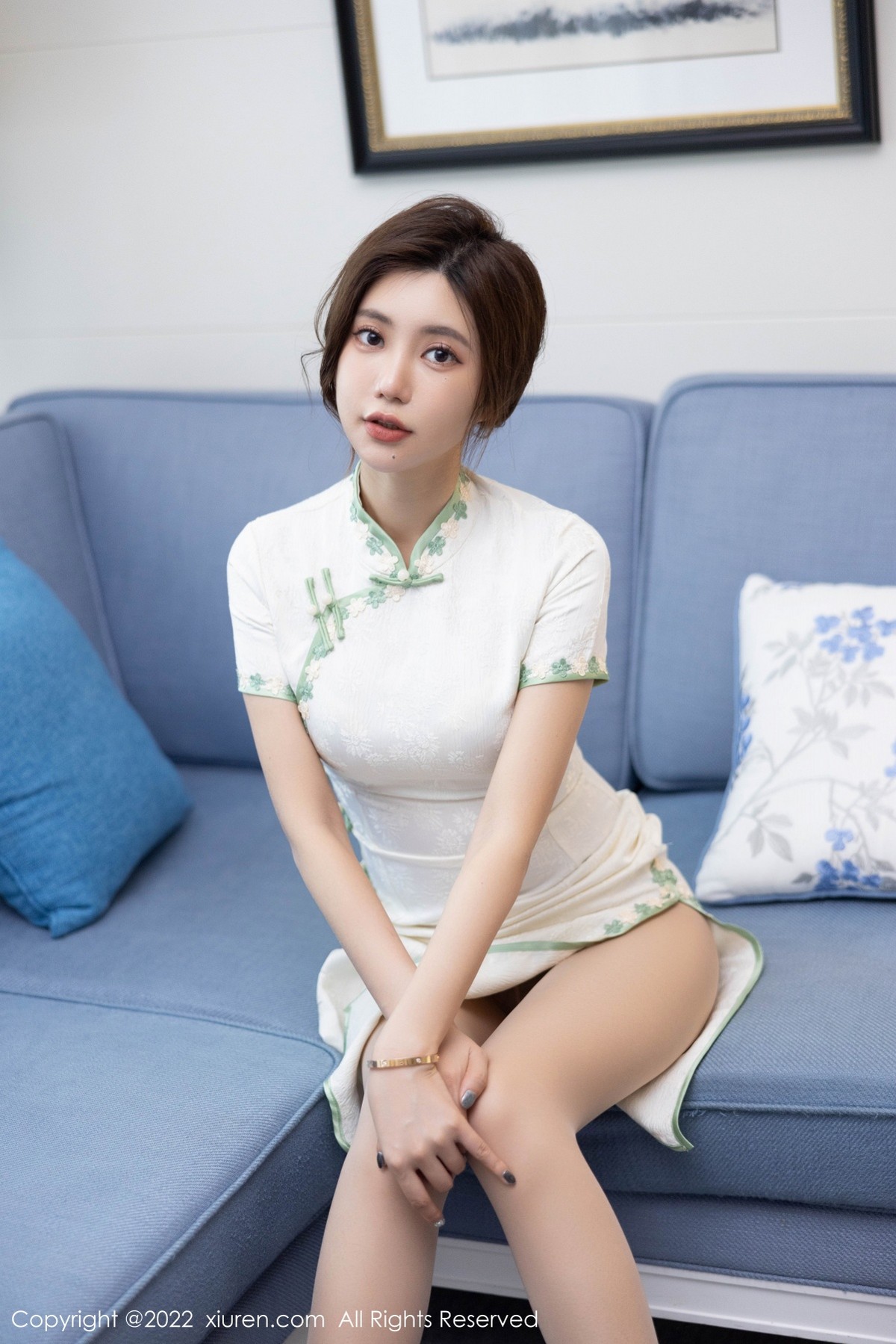 xgyw.top_XiuRen第5468期_女神绮里嘉海南心愿旅拍户外性感白色旗袍配原色丝袜诱惑写真92P