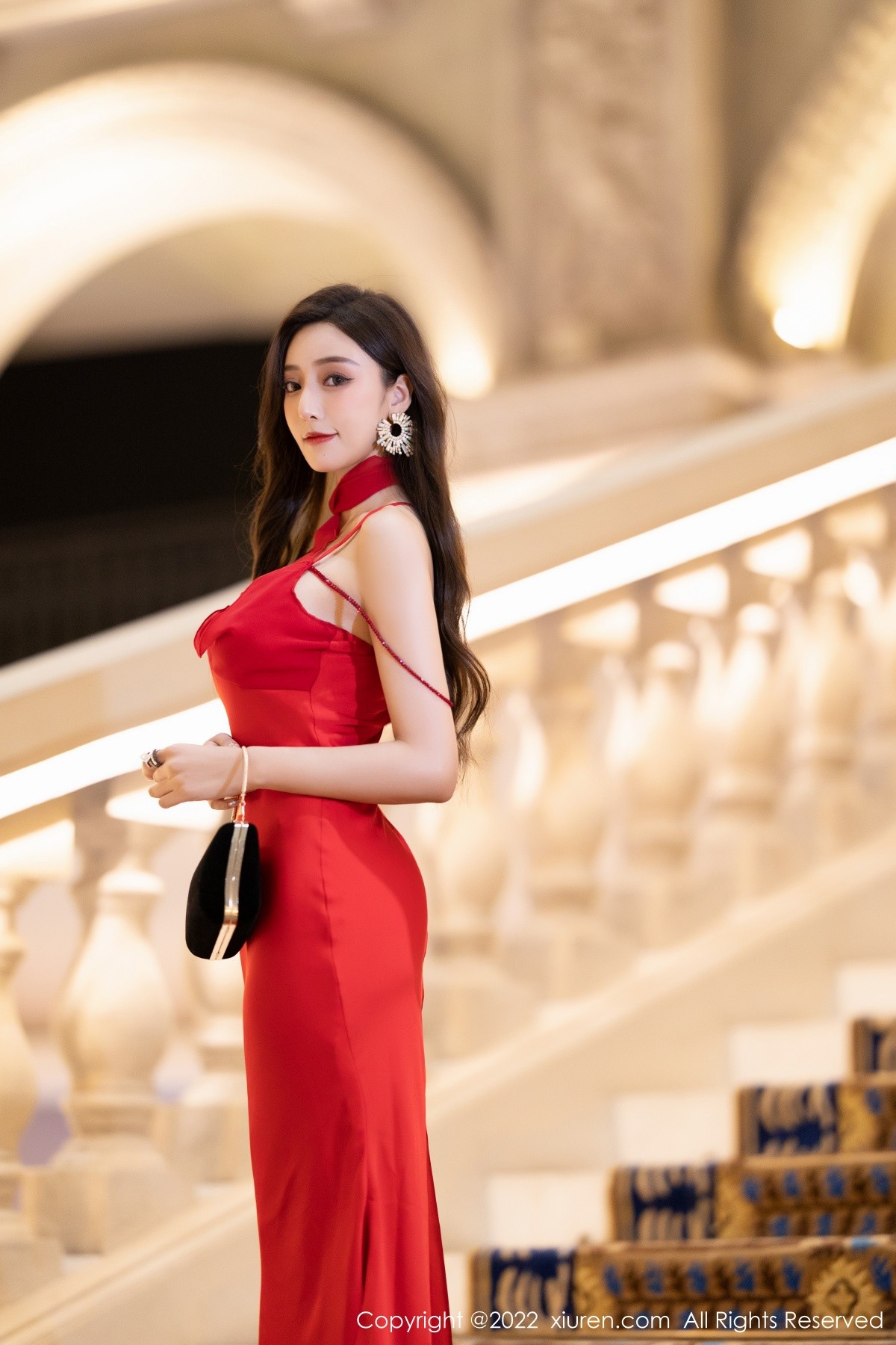 xgyw.top_XiuRen第5470期_女神王馨瑶yanni脱性感红色礼裙露金色条纹内衣完美诱惑写真78P