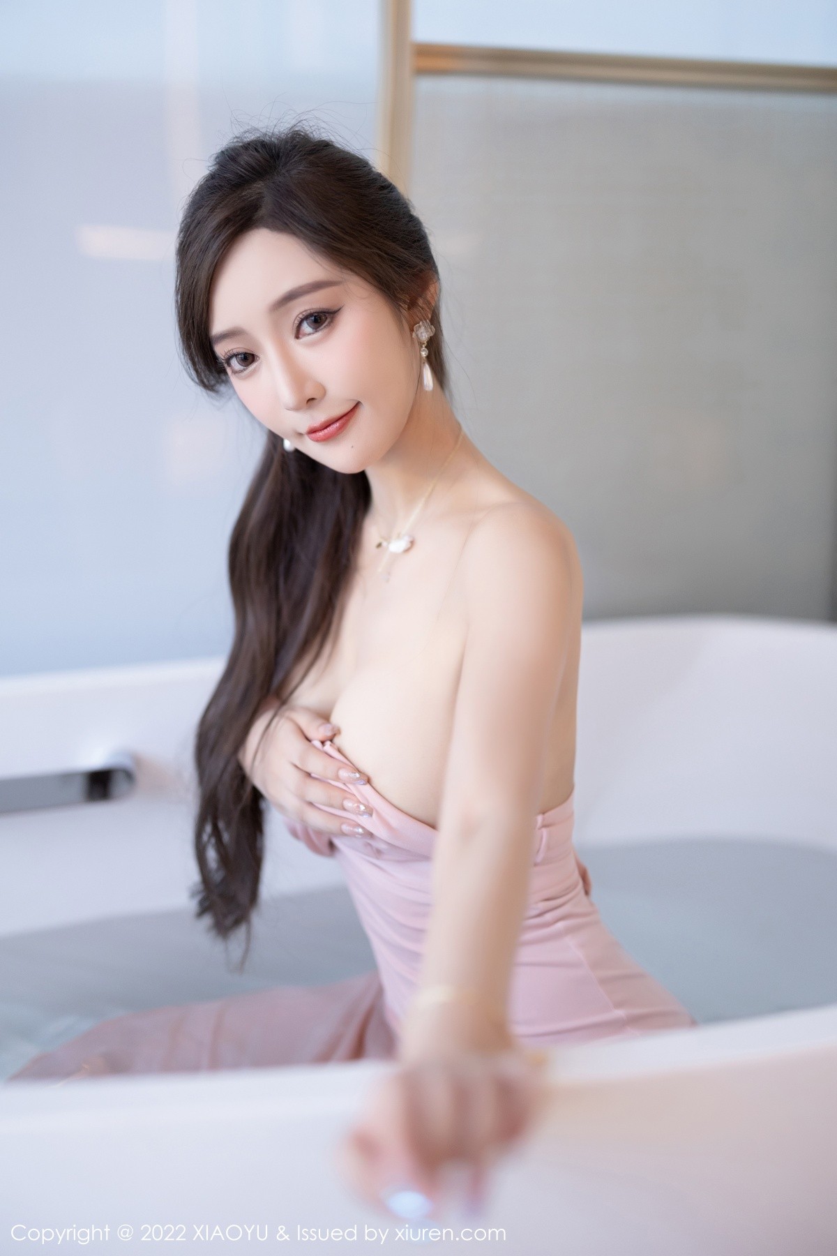 xgyw.top_[XiaoYu画语界]Vol.847_女神王馨瑶yanni脱性感粉色连衣长裙露超薄无内黑丝魅惑写真80P