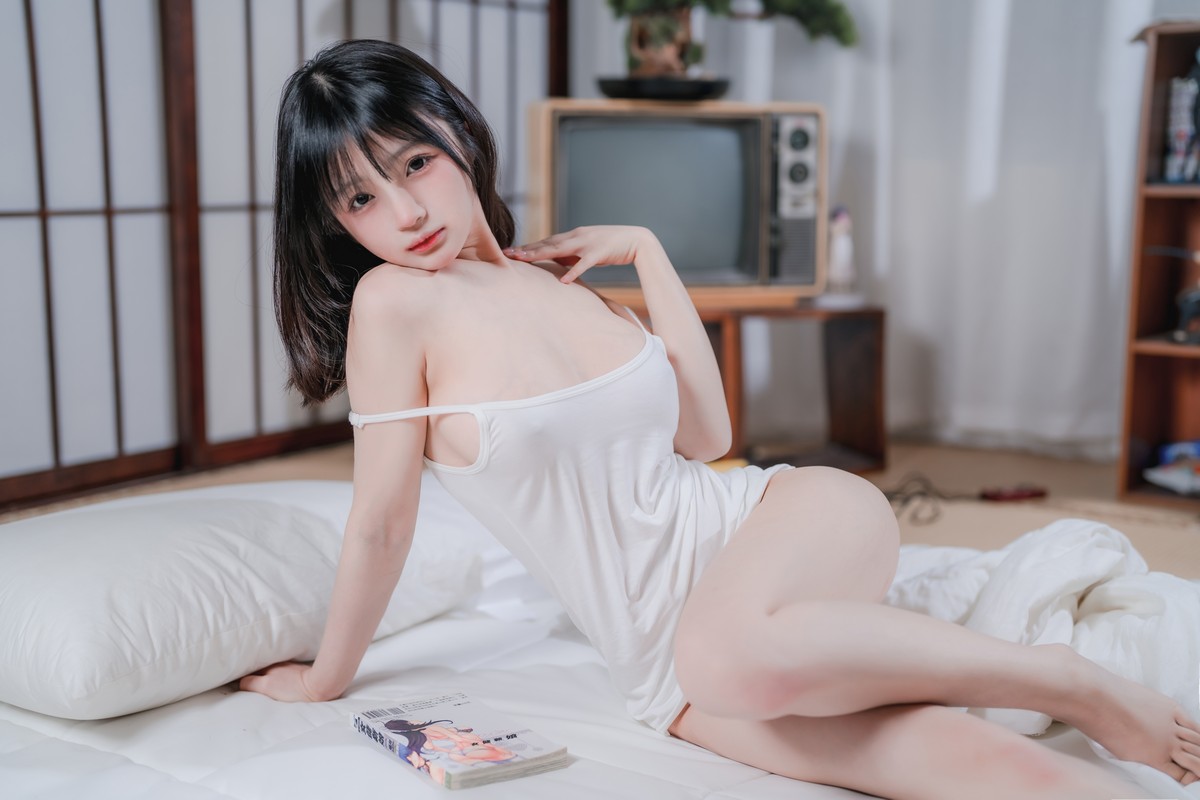xgyw.top_网络美女桜井宁宁夏日情事主题私房性感白色吊带配白色内裤半撩秀豪乳诱惑写真62P