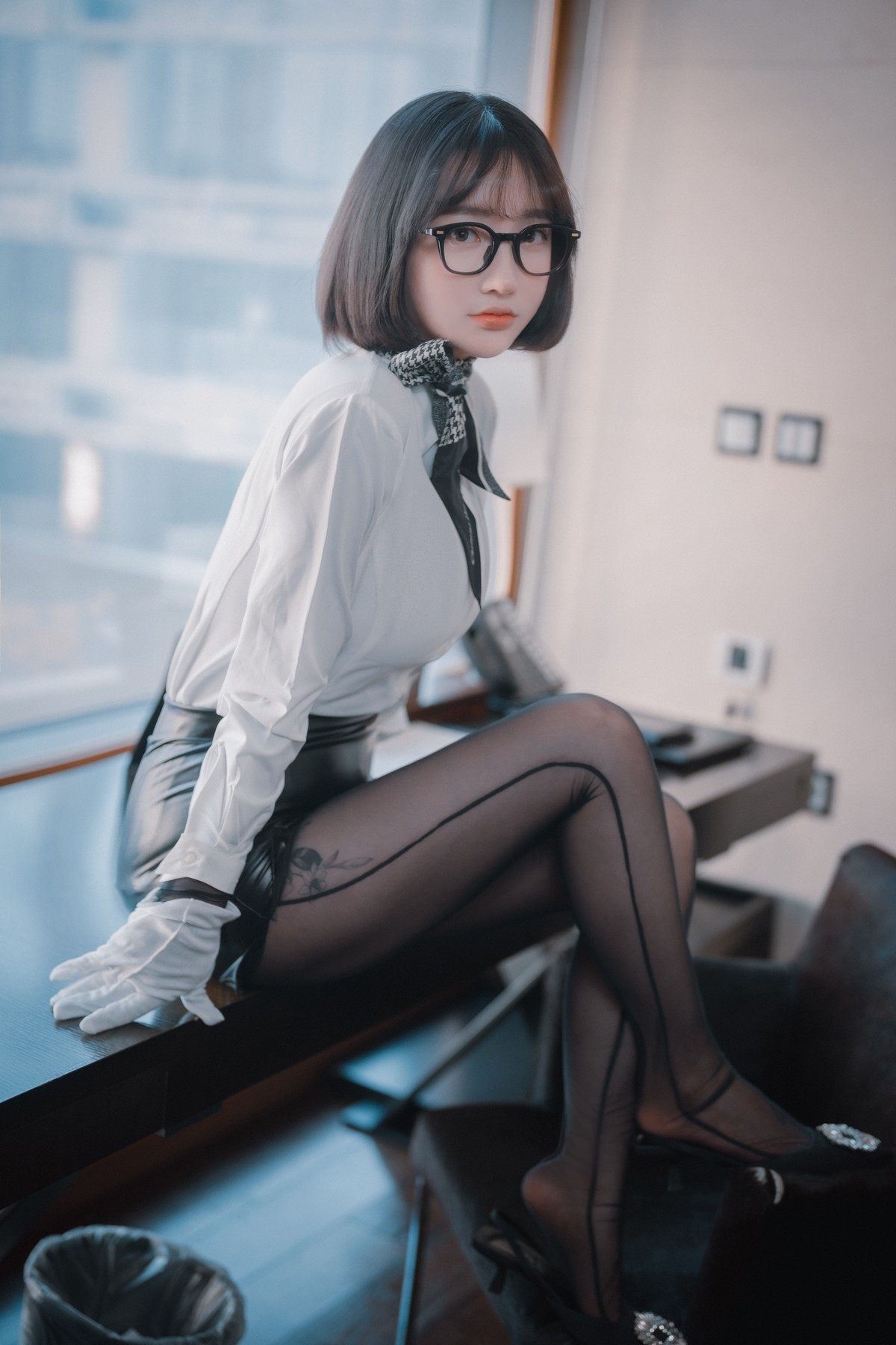 xgyw.top_[DJAWA]No.184_模特Yeeun_Naughty Supervisor主题白T配黑皮裙露超薄黑丝诱惑写真68P