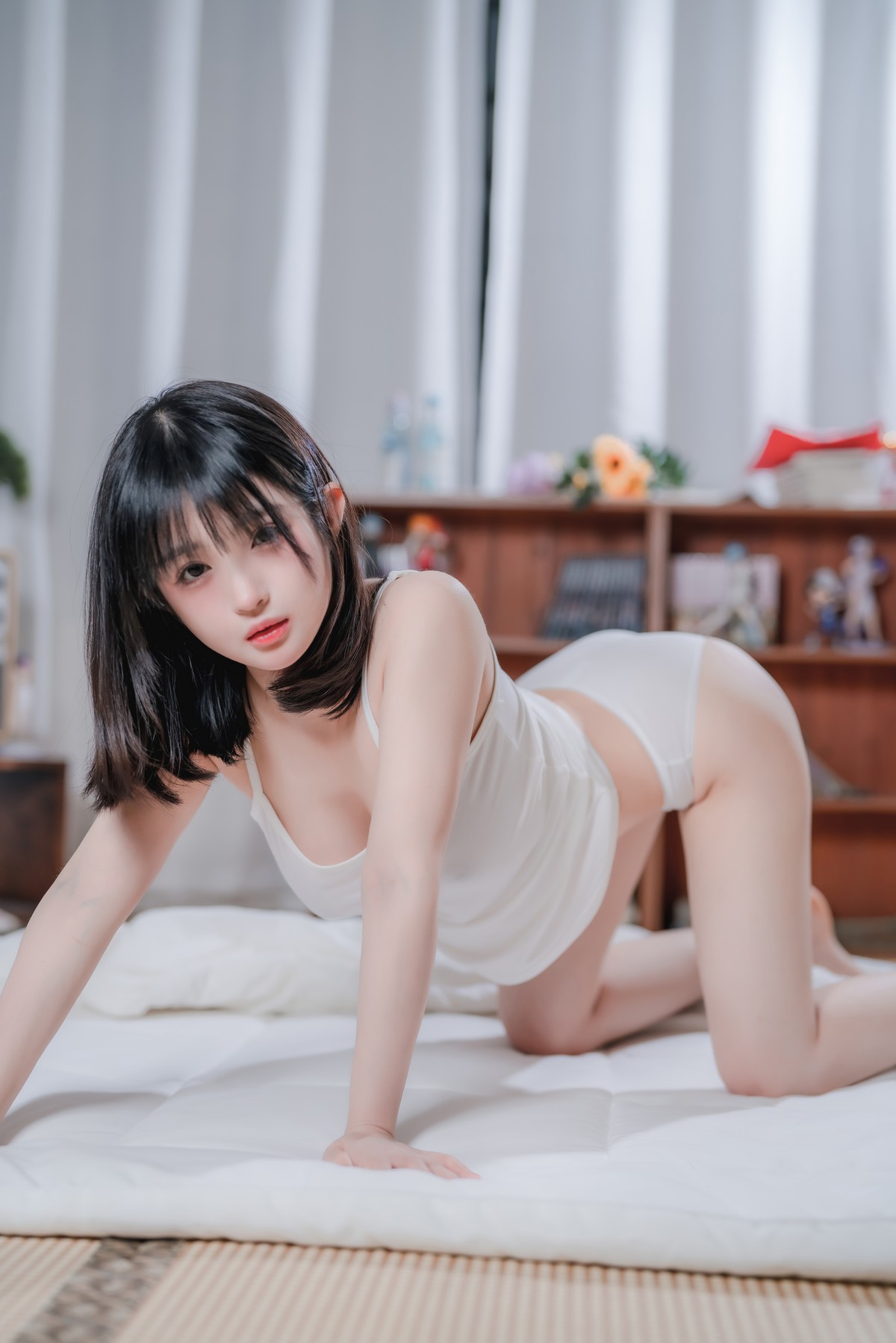 xgyw.top_网络美女桜井宁宁夏日情事主题私房性感白色吊带配白色内裤半撩秀豪乳诱惑写真62P