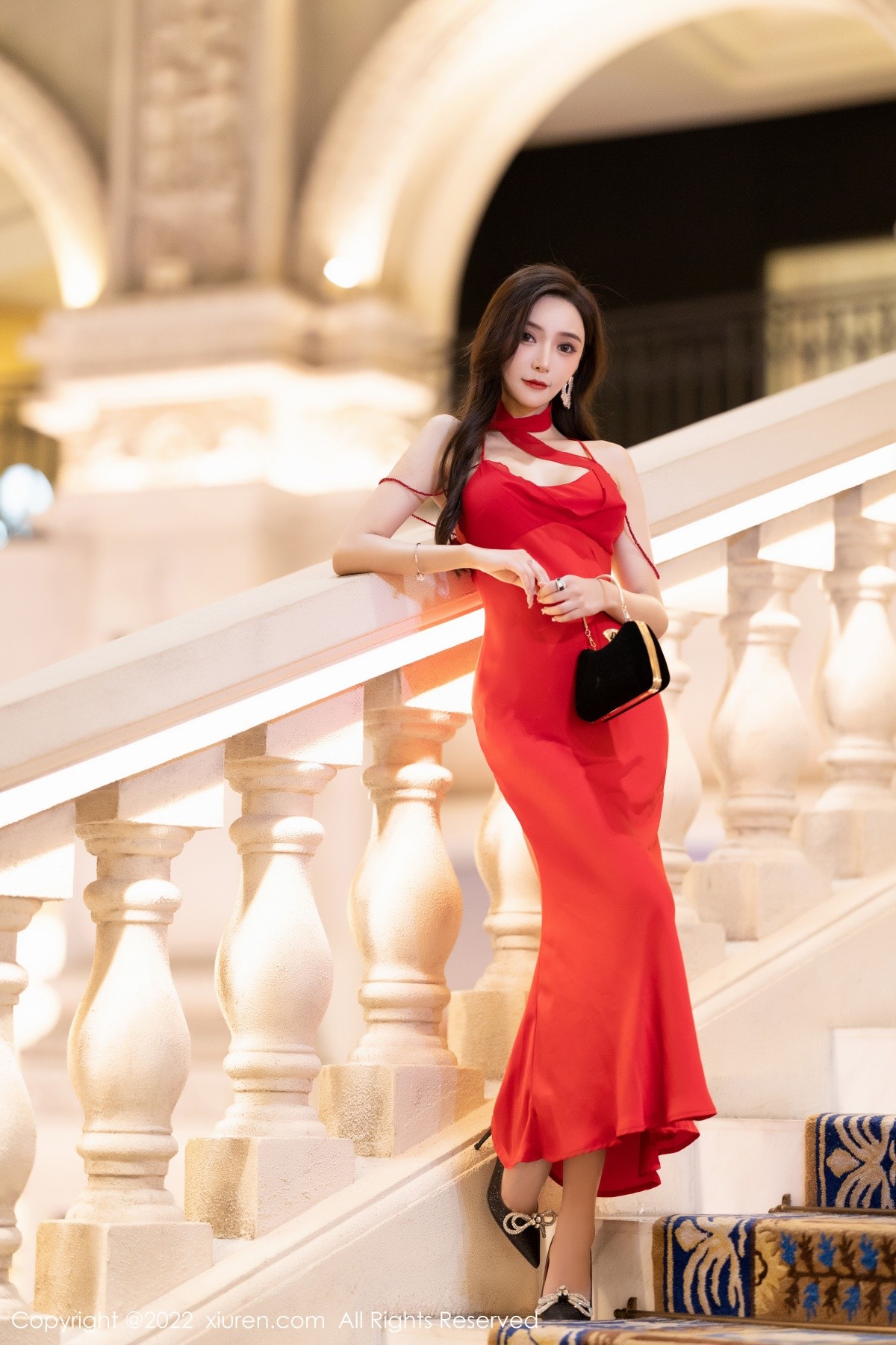 xgyw.top_XiuRen第5470期_女神王馨瑶yanni脱性感红色礼裙露金色条纹内衣完美诱惑写真78P
