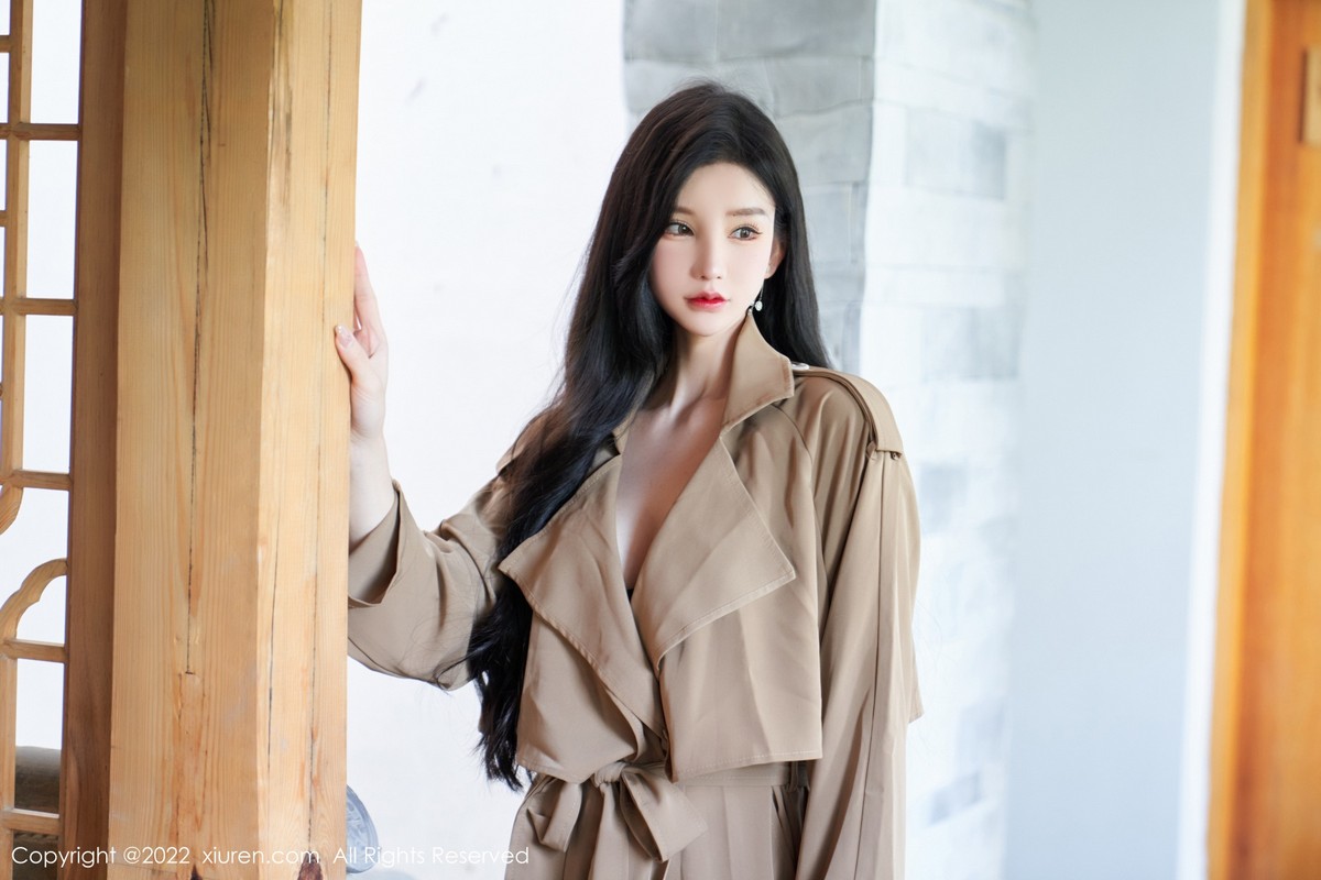 xgyw.top_XiuRen第5469期_女神周于希Sally脱杏色风衣露黑色蕾丝内衣配蕾丝吊袜诱惑写真75P