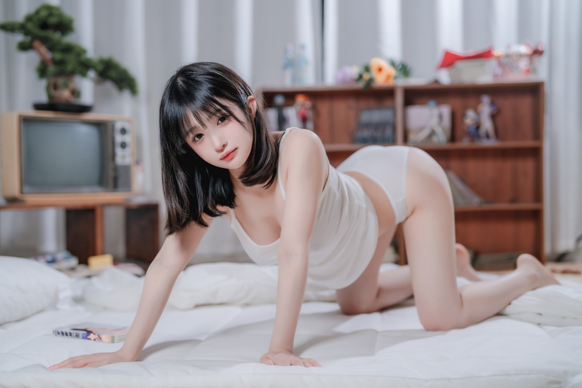 xgyw.top_网络美女桜井宁宁夏日情事主题私房性感白色吊带配白色内裤半撩秀豪乳诱惑写真62P