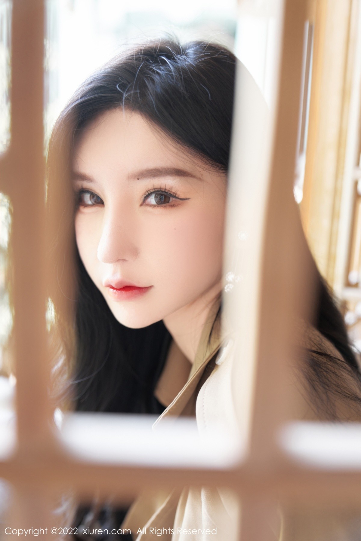 xgyw.top_XiuRen第5469期_女神周于希Sally脱杏色风衣露黑色蕾丝内衣配蕾丝吊袜诱惑写真75P