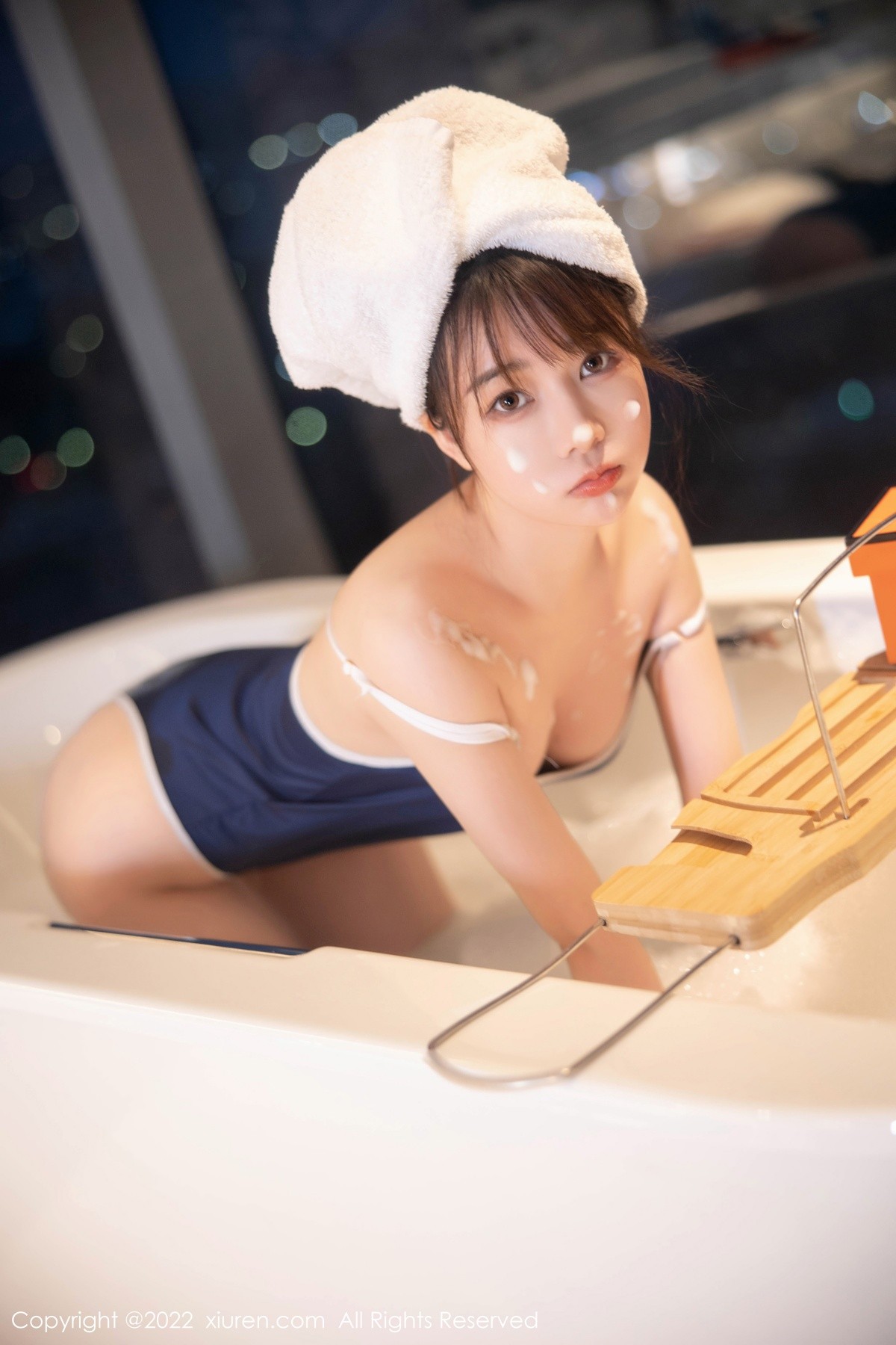 xgyw.top_XiuRen第5477期_模特婠婠么私房浴缸性感深蓝色比基尼湿身泡泡浴撩人诱惑写真76P