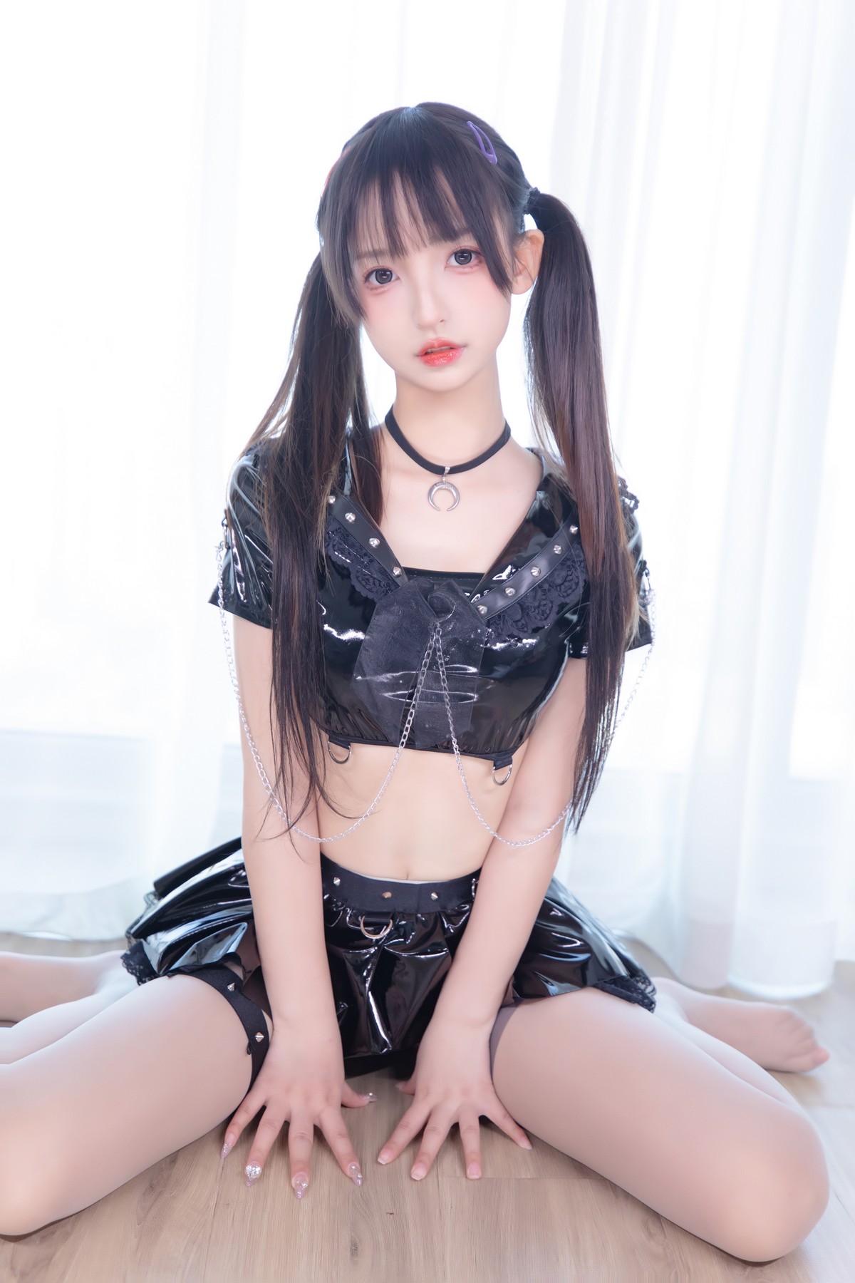xgyw.top_萝莉美女神楽坂真冬魔女的课后辅导主题私房性感黑色皮质套装配超薄黑丝诱惑写真75P