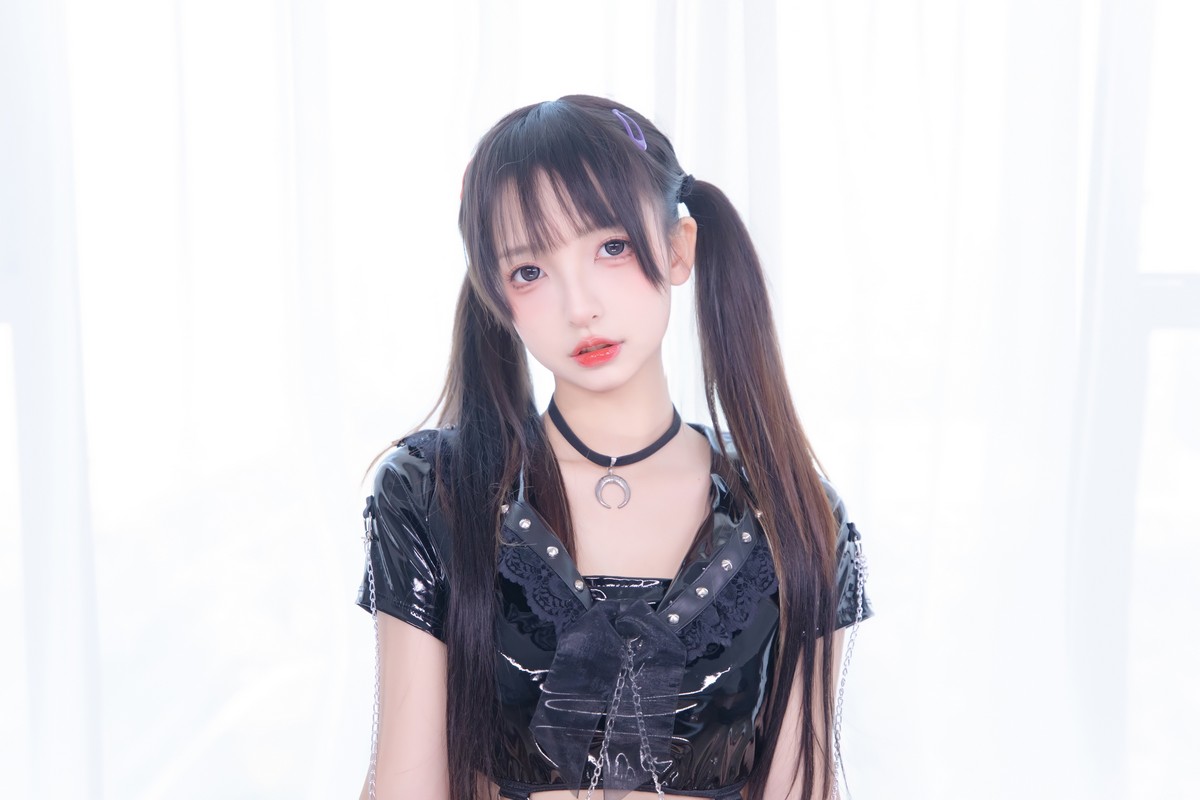 xgyw.top_萝莉美女神楽坂真冬魔女的课后辅导主题私房性感黑色皮质套装配超薄黑丝诱惑写真75P