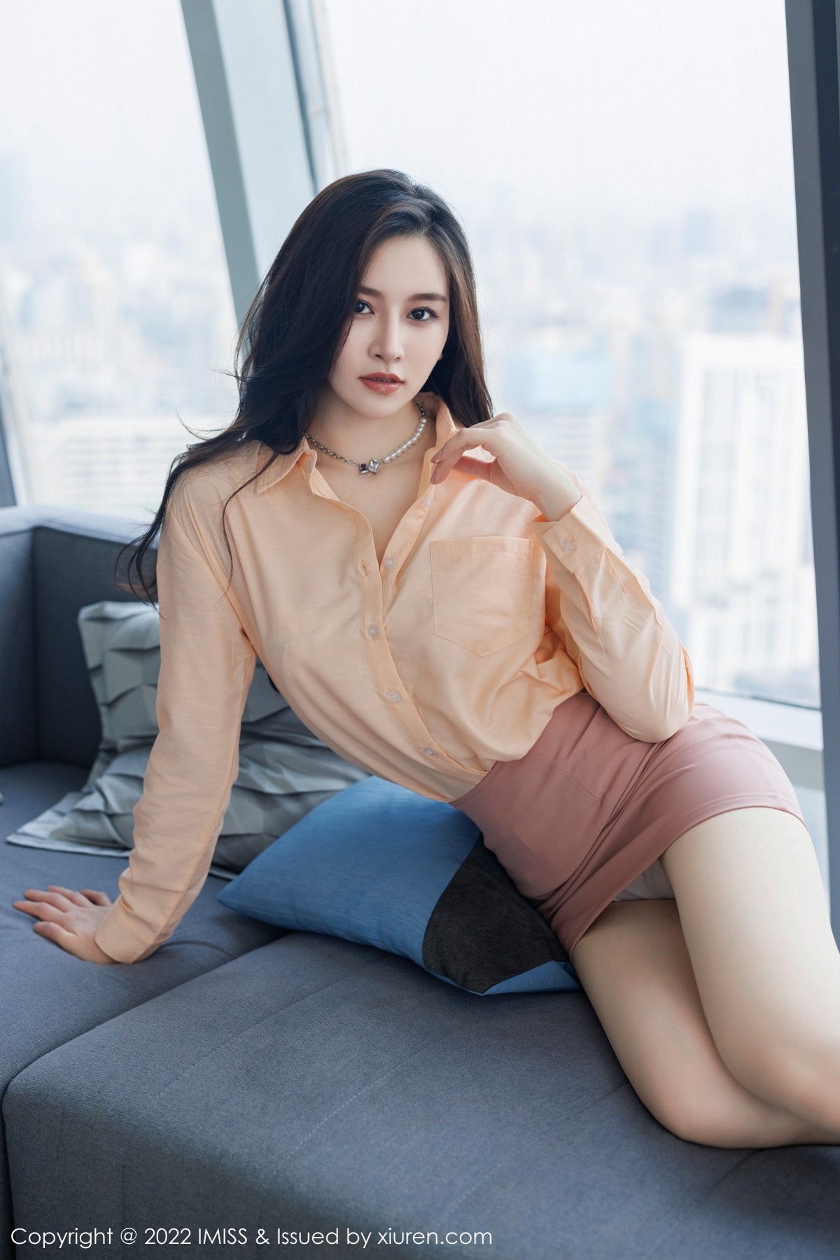 xgyw.top_[IMISS爱蜜社]Vol.694_气质美女Vanessa淡橙色上衣配短裙半脱露蕾丝内衣诱惑写真64P