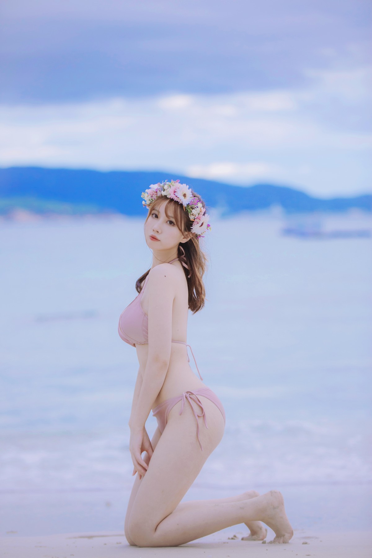 xgyw.top_次元少女念雪ww白桃汽水主题户外沙滩性感粉色比基尼秀完美身材迷人诱惑写真42P
