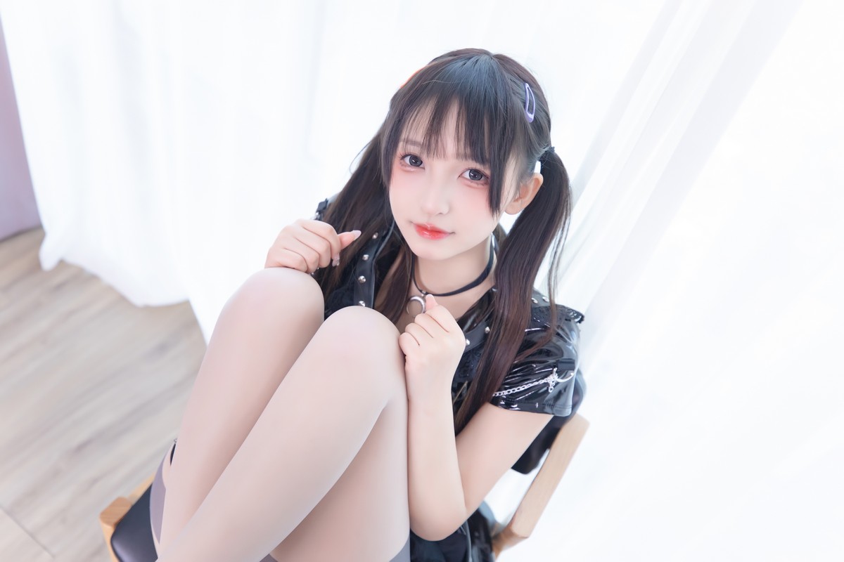 xgyw.top_萝莉美女神楽坂真冬魔女的课后辅导主题私房性感黑色皮质套装配超薄黑丝诱惑写真75P
