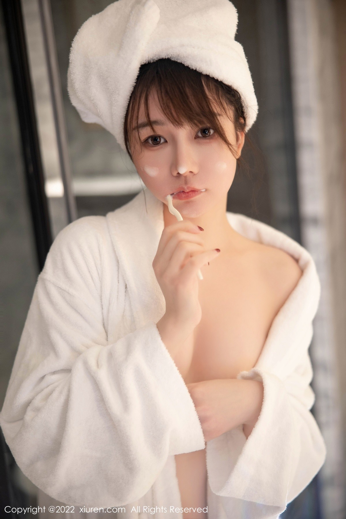 xgyw.top_XiuRen第5477期_模特婠婠么私房浴缸性感深蓝色比基尼湿身泡泡浴撩人诱惑写真76P