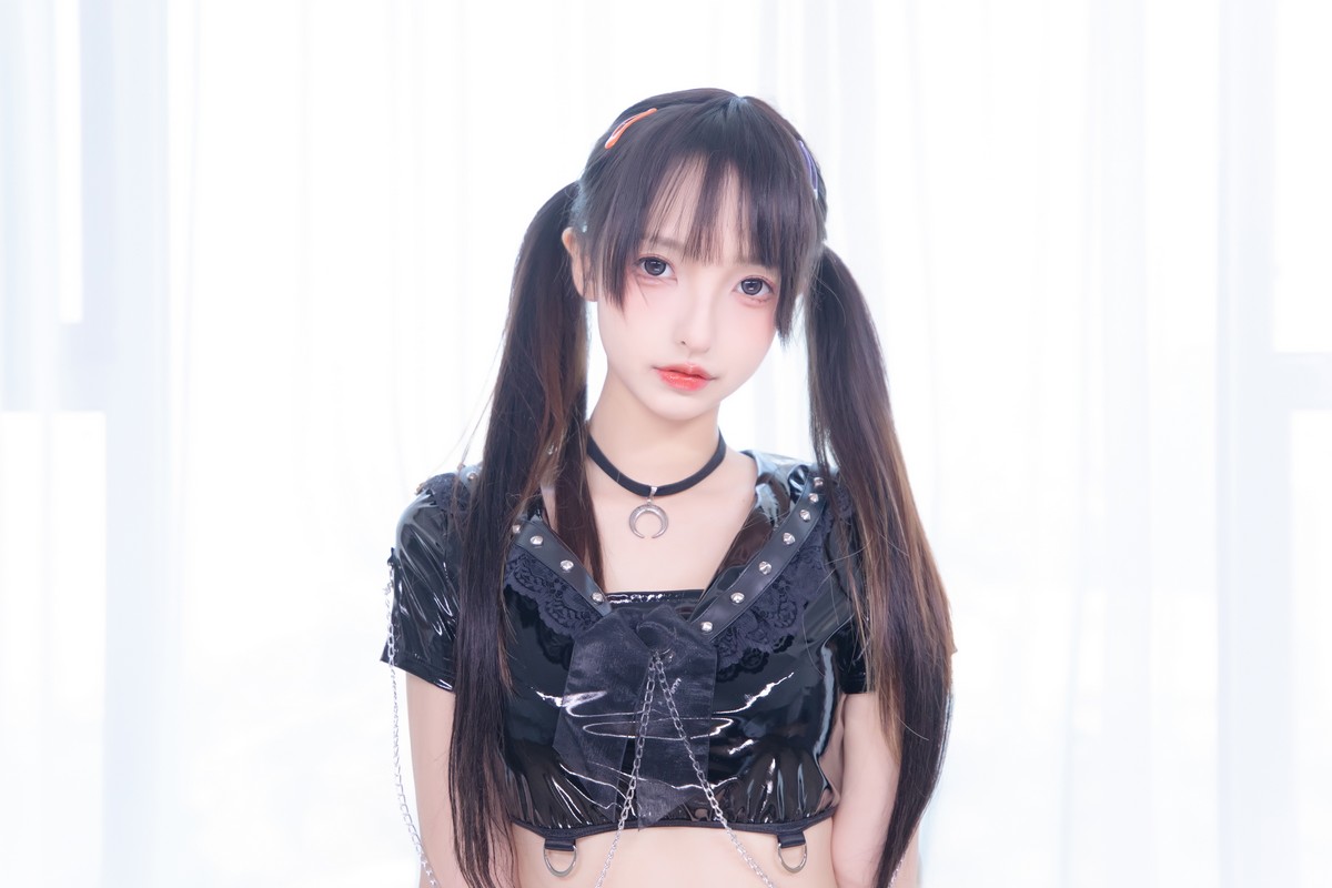 xgyw.top_萝莉美女神楽坂真冬魔女的课后辅导主题私房性感黑色皮质套装配超薄黑丝诱惑写真75P