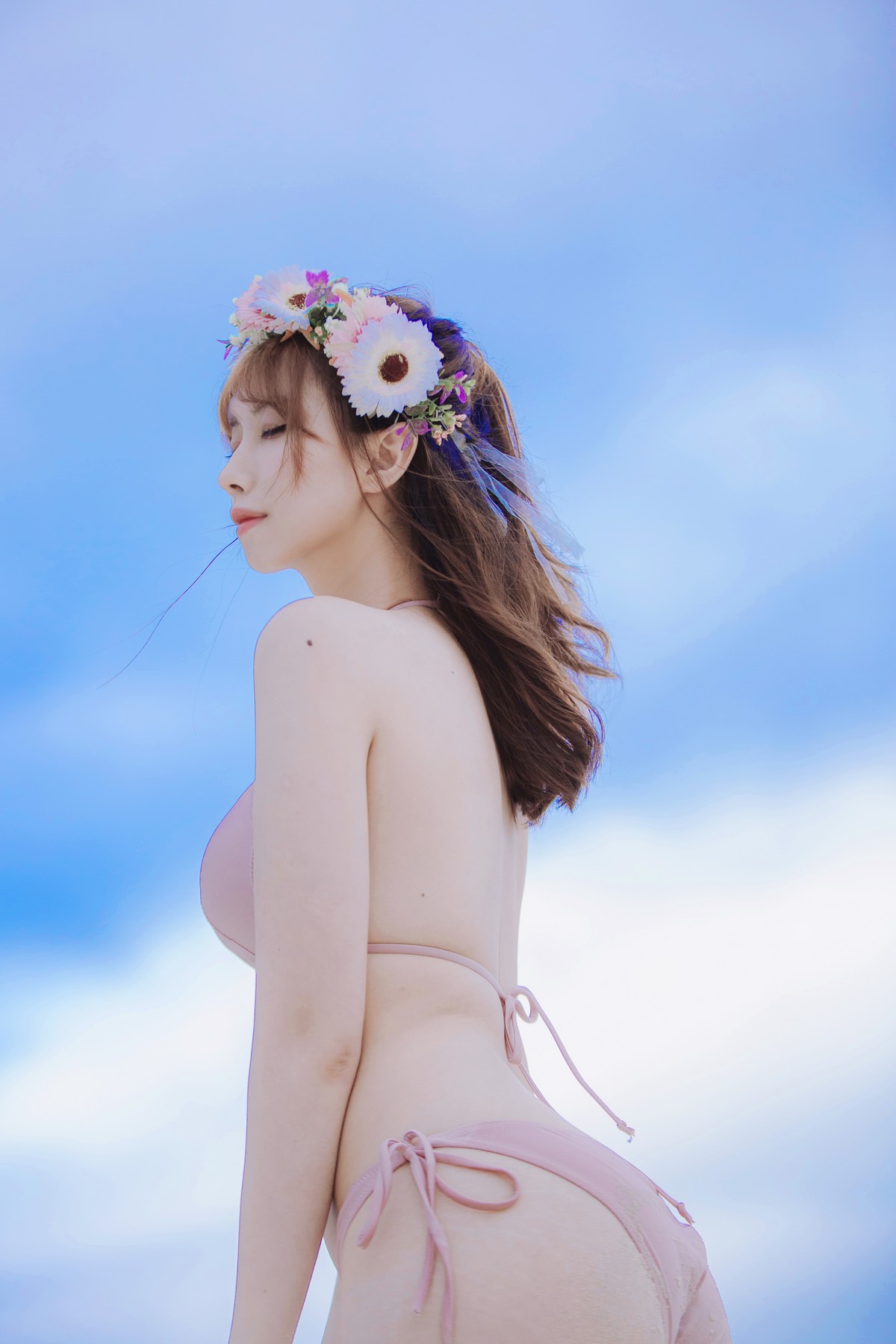xgyw.top_次元少女念雪ww白桃汽水主题户外沙滩性感粉色比基尼秀完美身材迷人诱惑写真42P