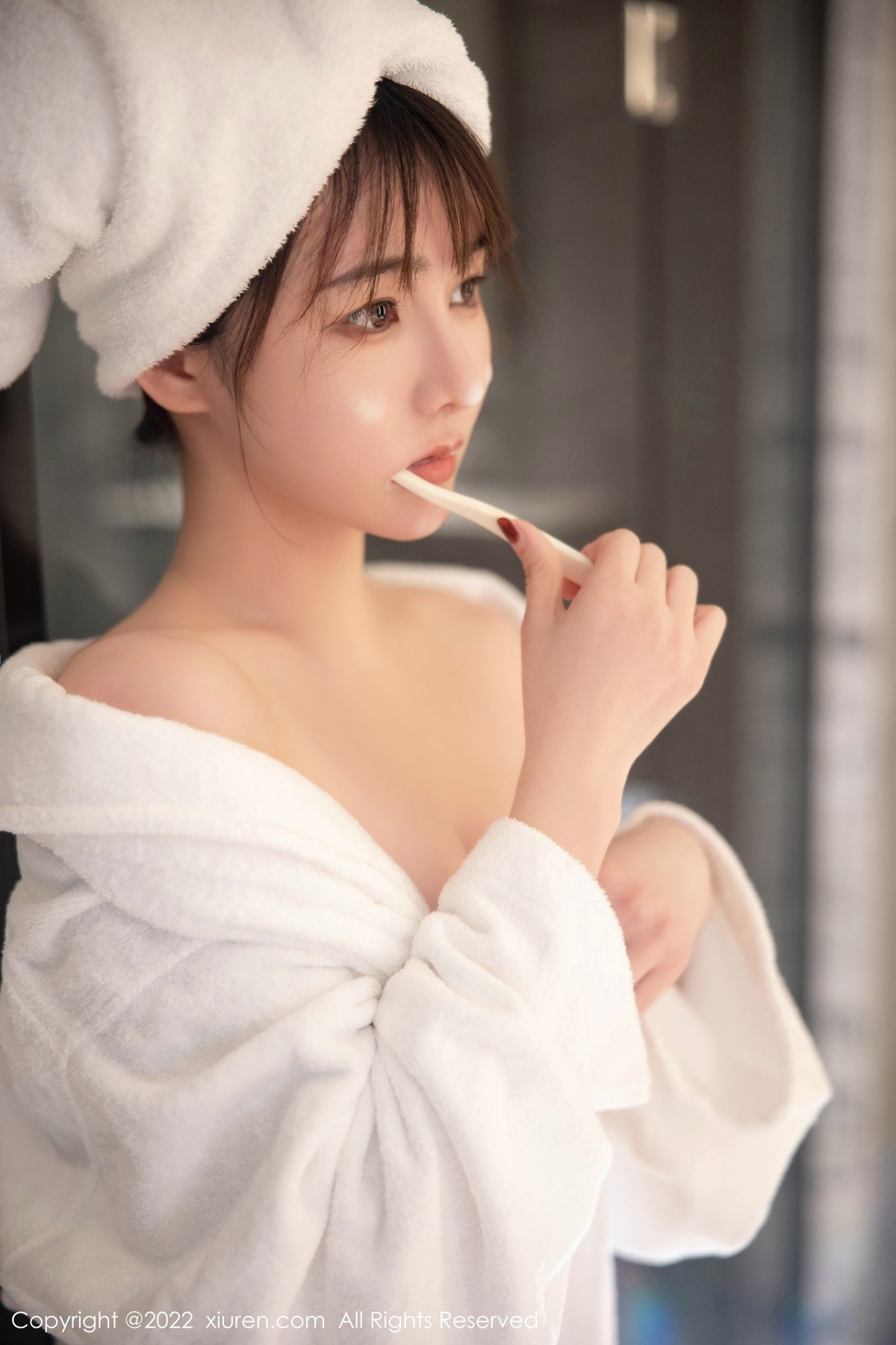 xgyw.top_XiuRen第5477期_模特婠婠么私房浴缸性感深蓝色比基尼湿身泡泡浴撩人诱惑写真76P