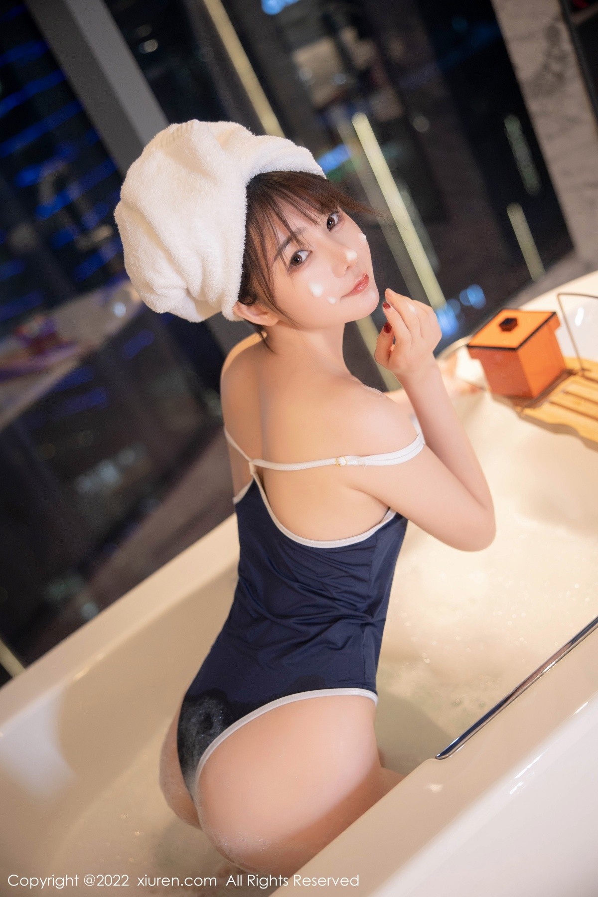 xgyw.top_XiuRen第5477期_模特婠婠么私房浴缸性感深蓝色比基尼湿身泡泡浴撩人诱惑写真76P
