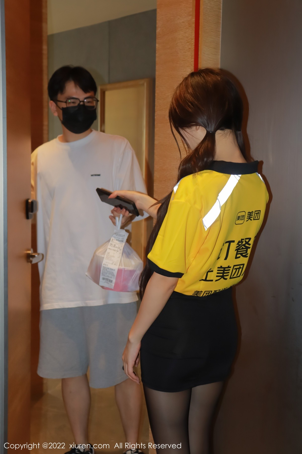 xgyw.top_XiuRen第5481期_模特hebe韩心雨外卖员角色扮演黑色短裙配超薄黑丝魅惑写真55P