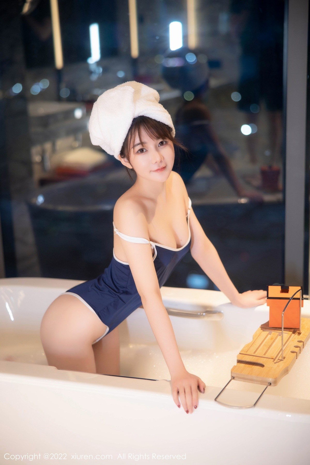 xgyw.top_XiuRen第5477期_模特婠婠么私房浴缸性感深蓝色比基尼湿身泡泡浴撩人诱惑写真76P