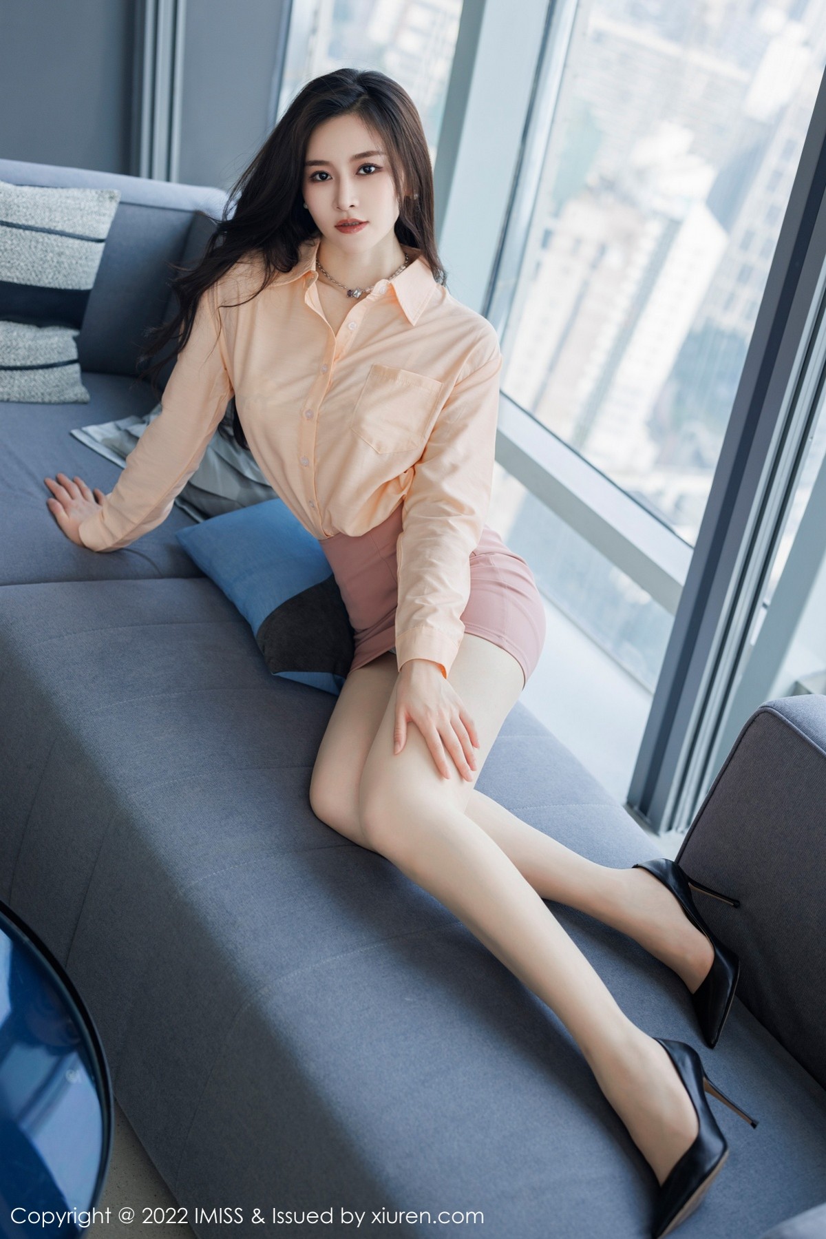 xgyw.top_[IMISS爱蜜社]Vol.694_气质美女Vanessa淡橙色上衣配短裙半脱露蕾丝内衣诱惑写真64P
