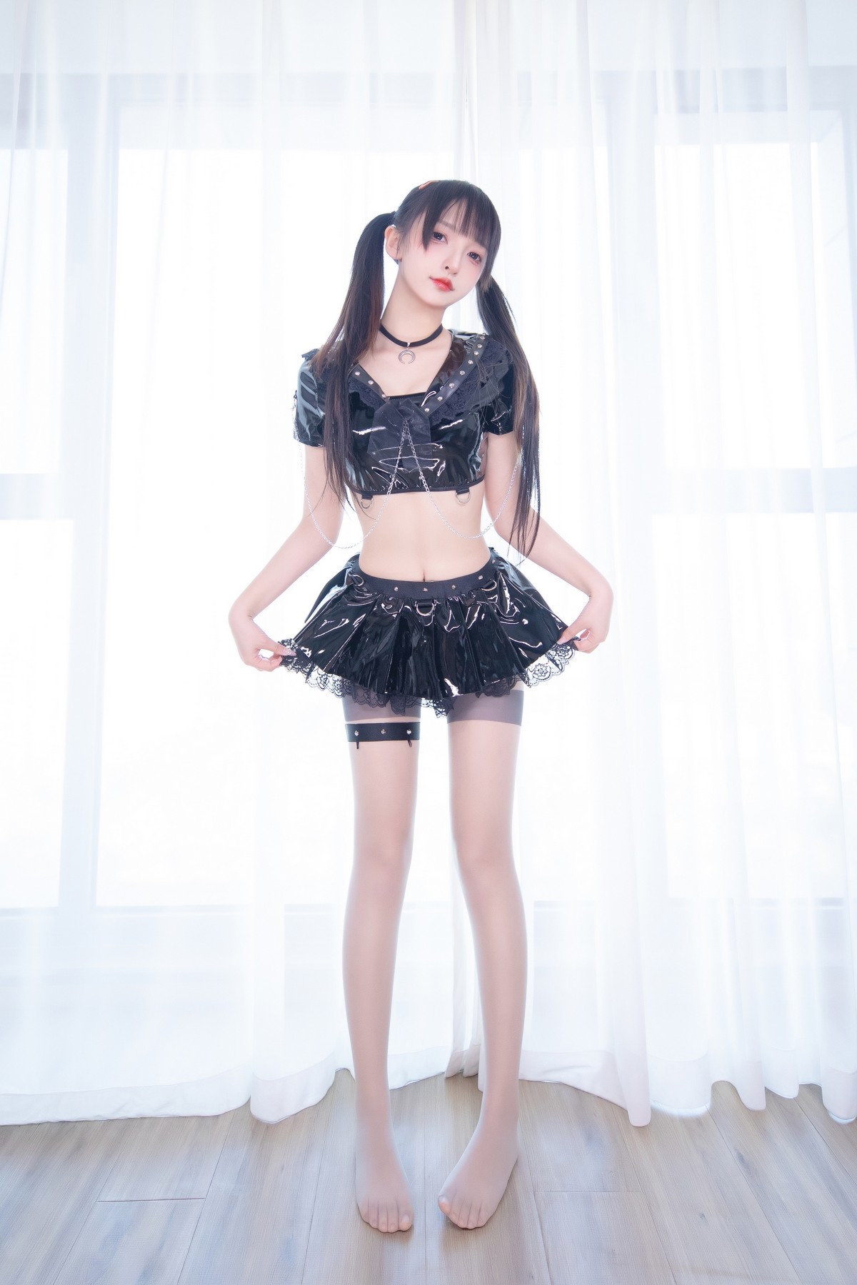 xgyw.top_萝莉美女神楽坂真冬魔女的课后辅导主题私房性感黑色皮质套装配超薄黑丝诱惑写真75P