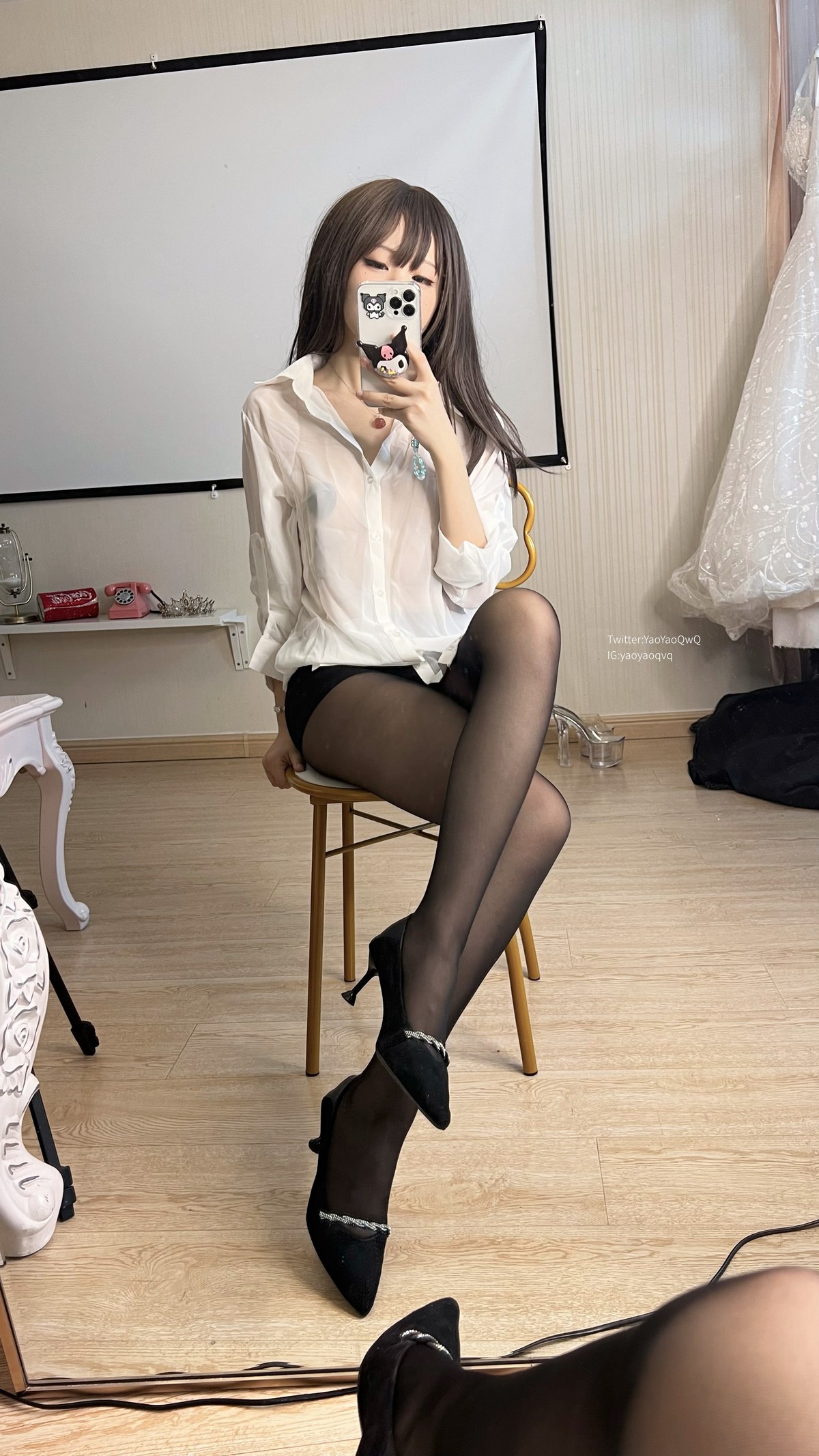 xgyw.top_网络美女软妹摇摇乐白衫黑丝主题白色薄透衬衫配超薄黑丝秀完美身材诱惑写真54P