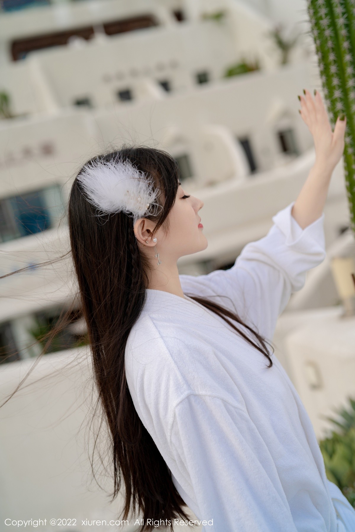 xgyw.top_XiuRen第5476期_模特诗诗kiki大理旅拍户外性感白色比基尼秀惹火身材诱惑写真55P
