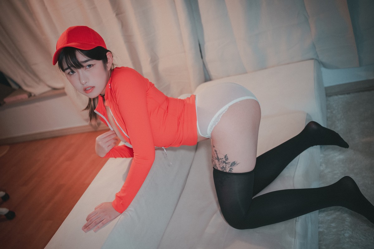 xgyw.top_[DJAWA]No.185_模特Sonson_Pizza Girl主题私房脱红色运动服露白色蕾丝内衣诱惑写真71P