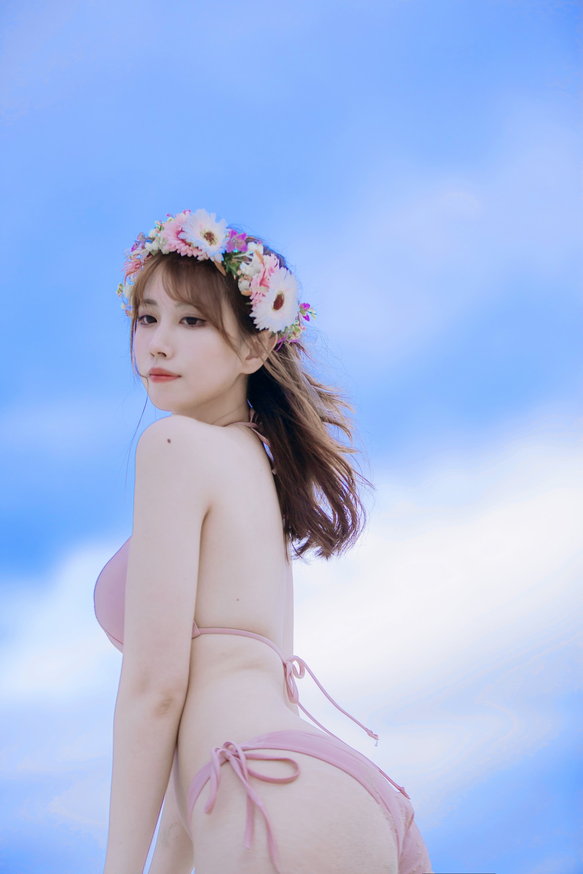 xgyw.top_次元少女念雪ww白桃汽水主题户外沙滩性感粉色比基尼秀完美身材迷人诱惑写真42P