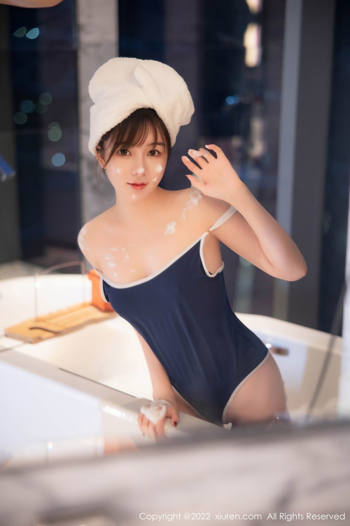 xgyw.top_XiuRen第5477期_模特婠婠么私房浴缸性感深蓝色比基尼湿身泡泡浴撩人诱惑写真76P
