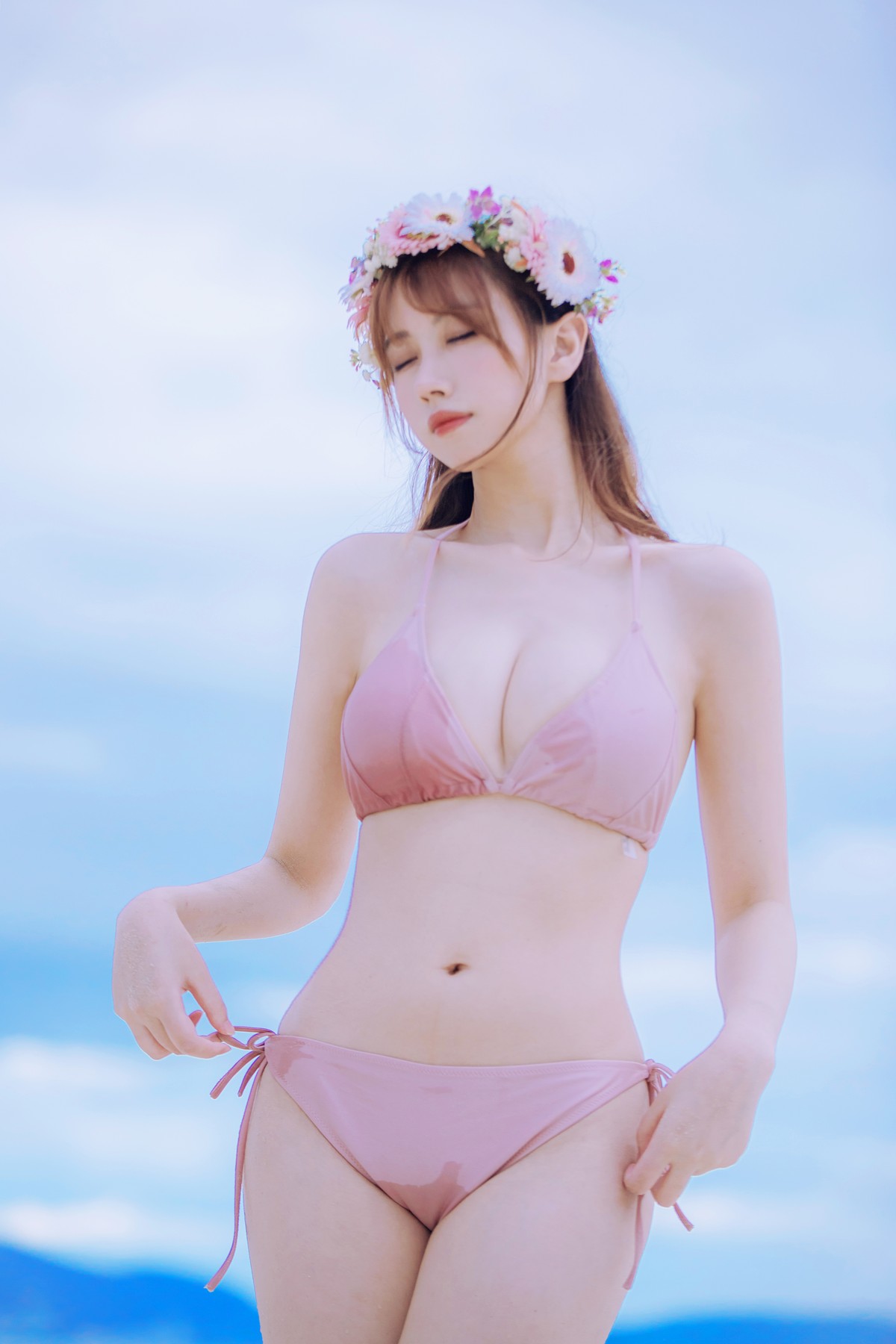 xgyw.top_次元少女念雪ww白桃汽水主题户外沙滩性感粉色比基尼秀完美身材迷人诱惑写真42P