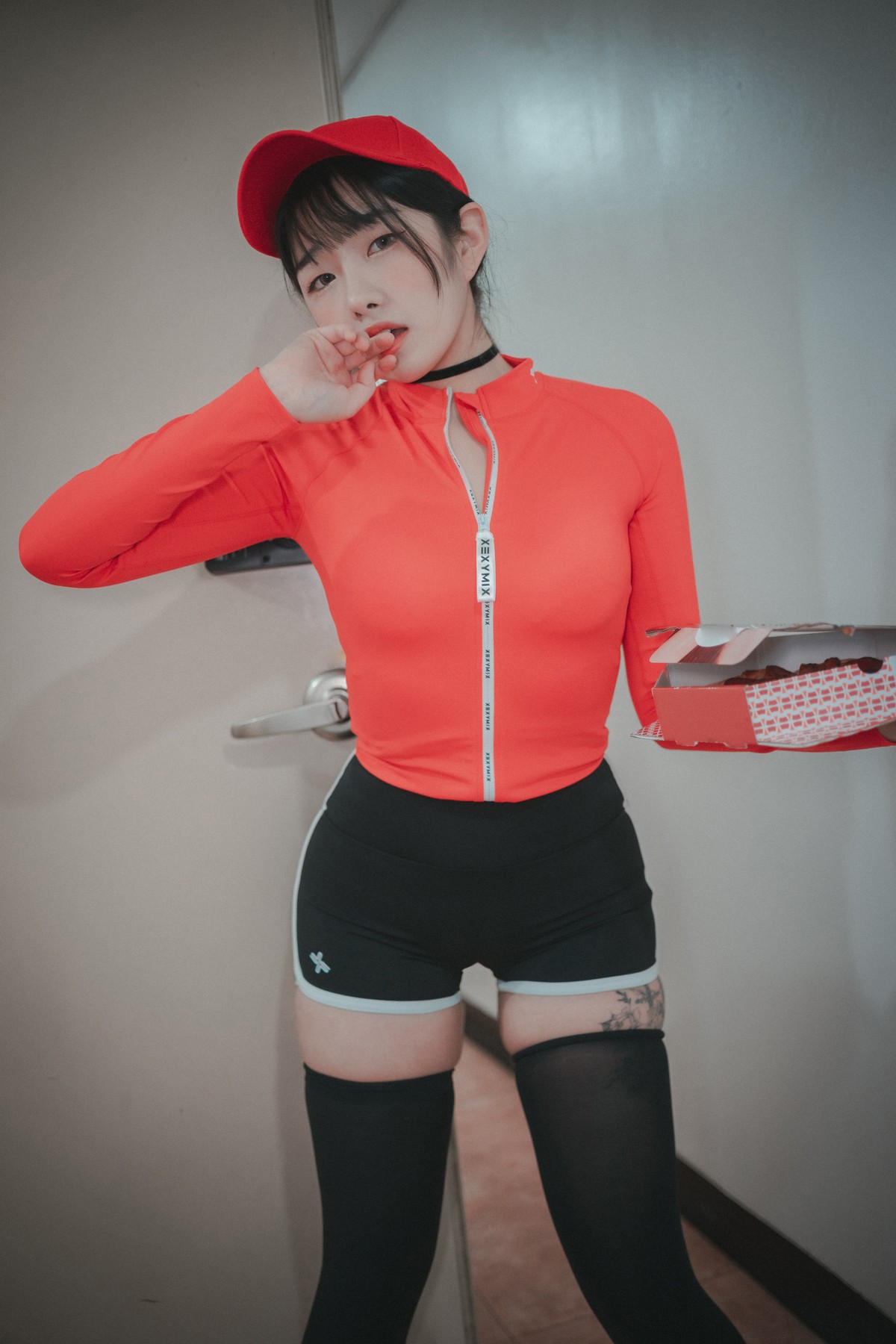 xgyw.top_[DJAWA]No.185_模特Sonson_Pizza Girl主题私房脱红色运动服露白色蕾丝内衣诱惑写真71P
