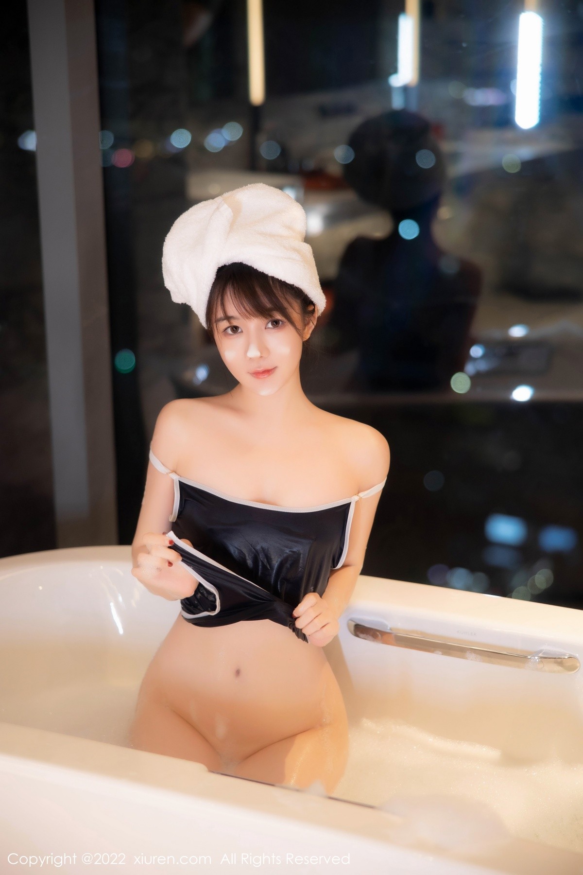 xgyw.top_XiuRen第5477期_模特婠婠么私房浴缸性感深蓝色比基尼湿身泡泡浴撩人诱惑写真76P