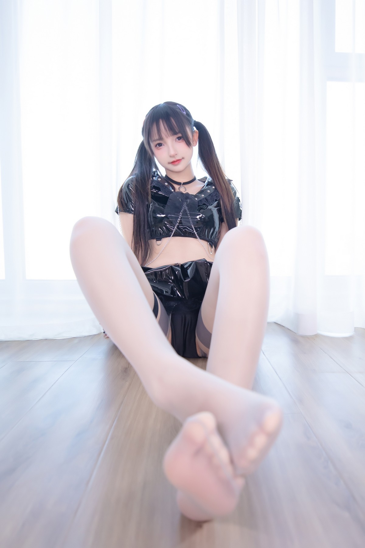 xgyw.top_萝莉美女神楽坂真冬魔女的课后辅导主题私房性感黑色皮质套装配超薄黑丝诱惑写真75P