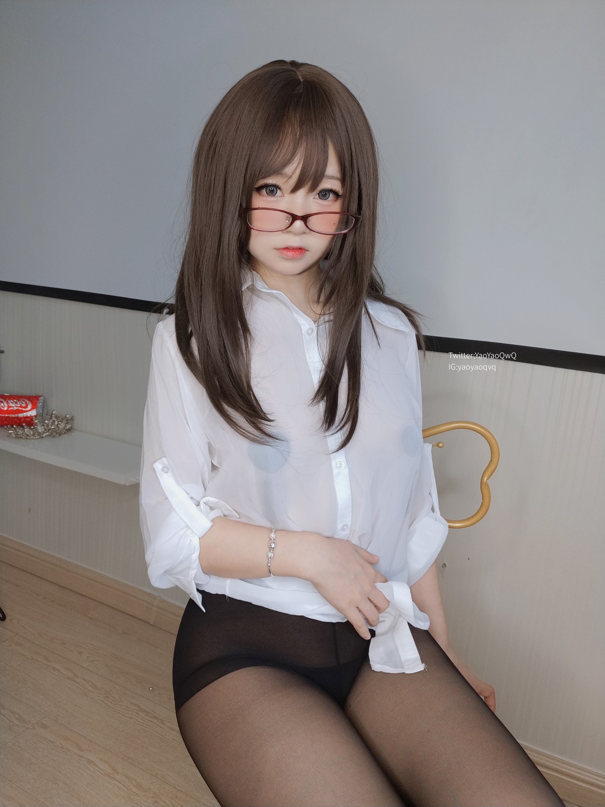 xgyw.top_网络美女软妹摇摇乐白衫黑丝主题白色薄透衬衫配超薄黑丝秀完美身材诱惑写真54P
