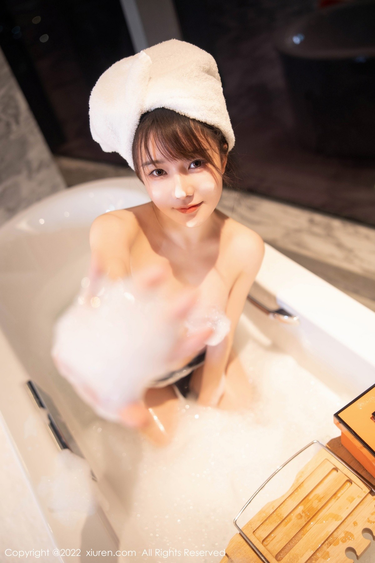 xgyw.top_XiuRen第5477期_模特婠婠么私房浴缸性感深蓝色比基尼湿身泡泡浴撩人诱惑写真76P