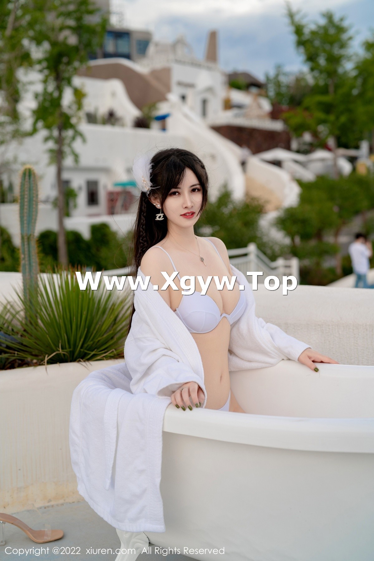 xgyw.top_XiuRen第5476期_模特诗诗kiki大理旅拍户外性感白色比基尼秀惹火身材诱惑写真55P