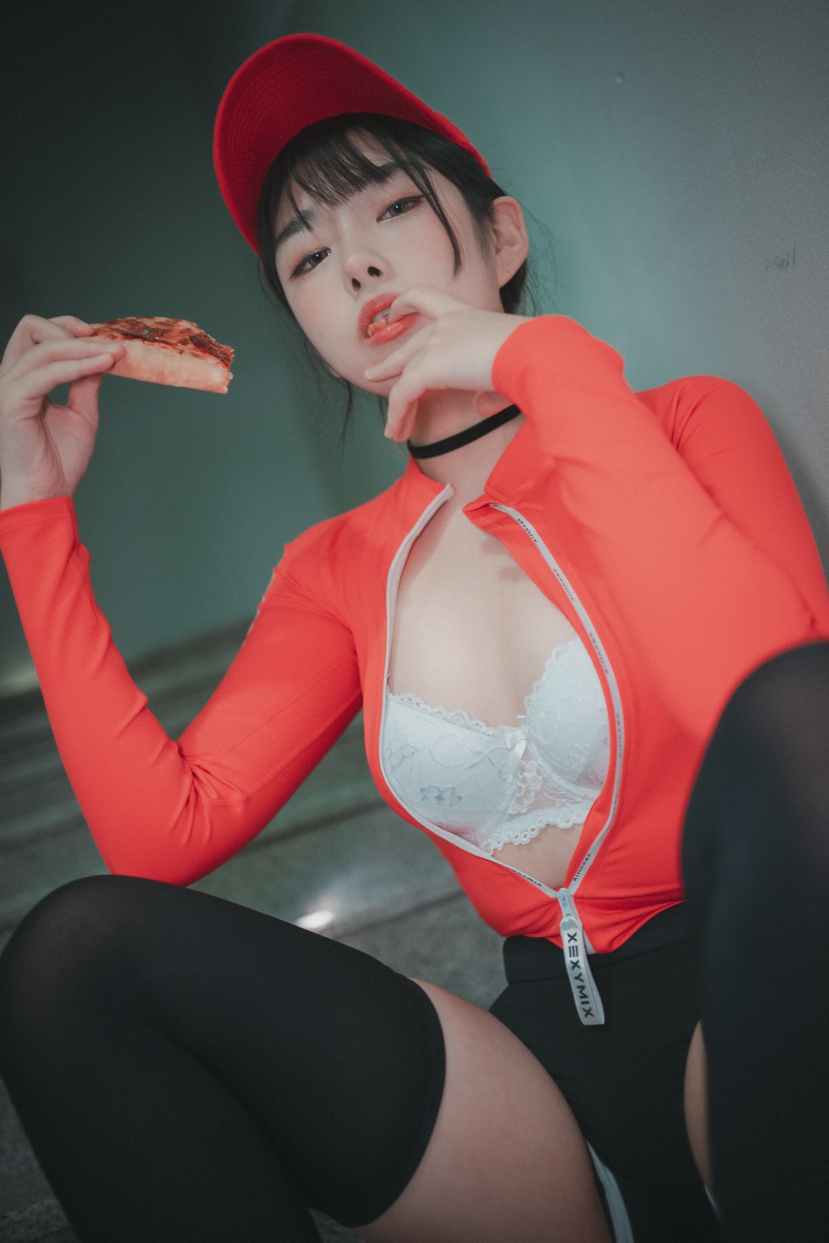 xgyw.top_[DJAWA]No.185_模特Sonson_Pizza Girl主题私房脱红色运动服露白色蕾丝内衣诱惑写真71P
