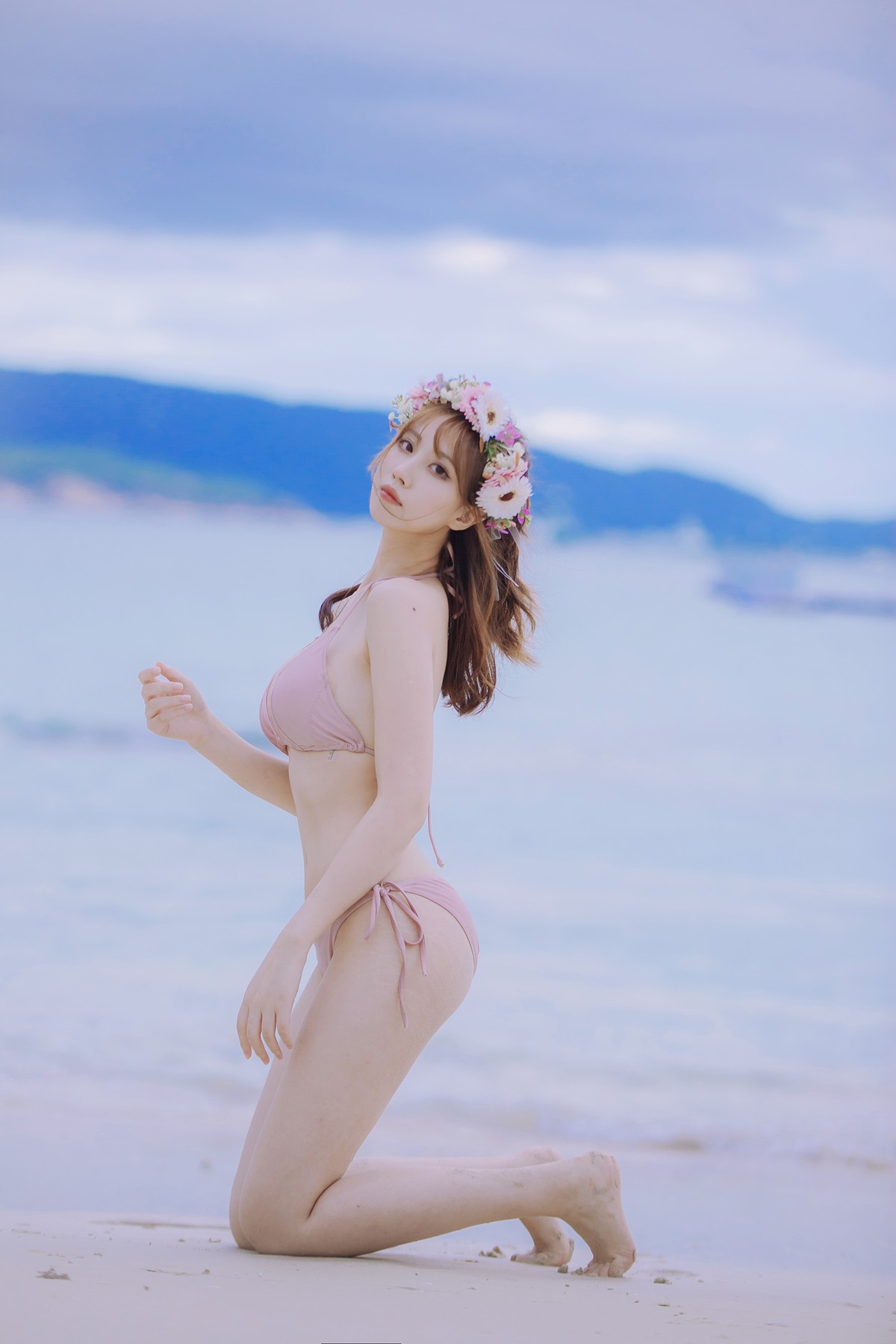 xgyw.top_次元少女念雪ww白桃汽水主题户外沙滩性感粉色比基尼秀完美身材迷人诱惑写真42P