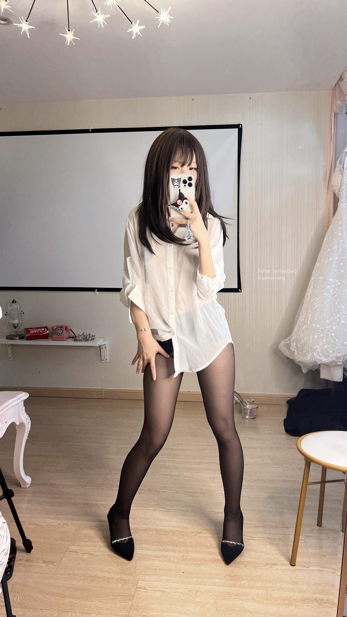 xgyw.top_网络美女软妹摇摇乐白衫黑丝主题白色薄透衬衫配超薄黑丝秀完美身材诱惑写真54P