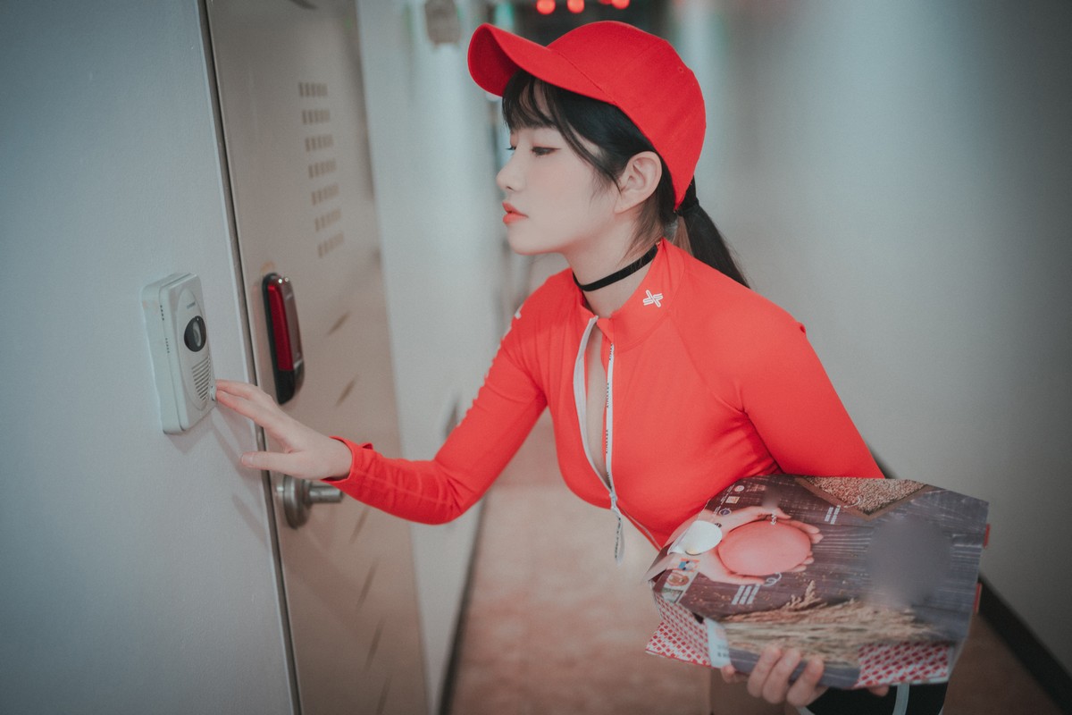 xgyw.top_[DJAWA]No.185_模特Sonson_Pizza Girl主题私房脱红色运动服露白色蕾丝内衣诱惑写真71P