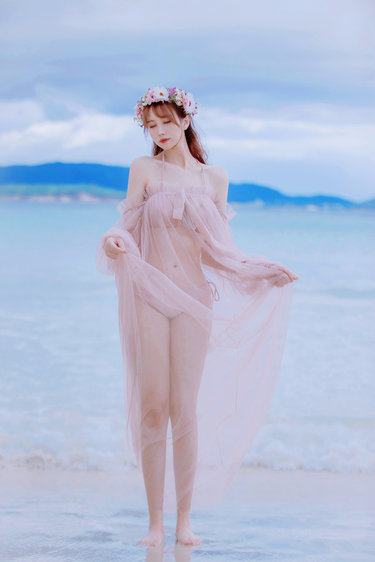 xgyw.top_次元少女念雪ww白桃汽水主题户外沙滩性感粉色比基尼秀完美身材迷人诱惑写真42P
