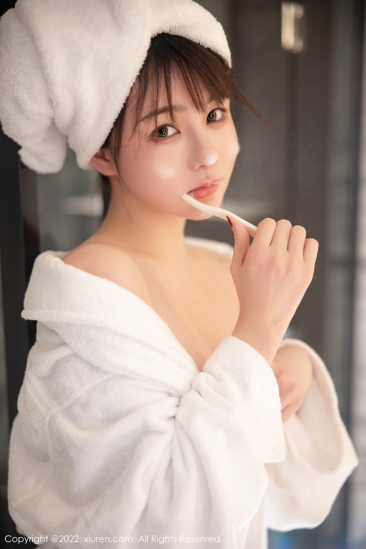 xgyw.top_XiuRen第5477期_模特婠婠么私房浴缸性感深蓝色比基尼湿身泡泡浴撩人诱惑写真76P