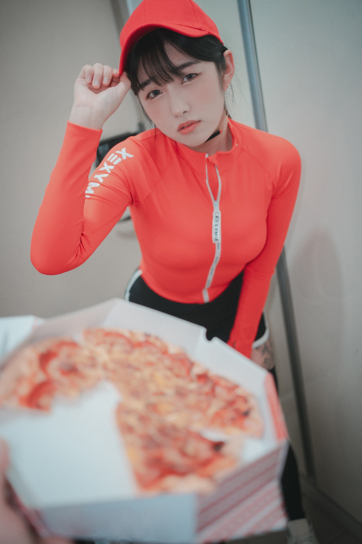 xgyw.top_[DJAWA]No.185_模特Sonson_Pizza Girl主题私房脱红色运动服露白色蕾丝内衣诱惑写真71P