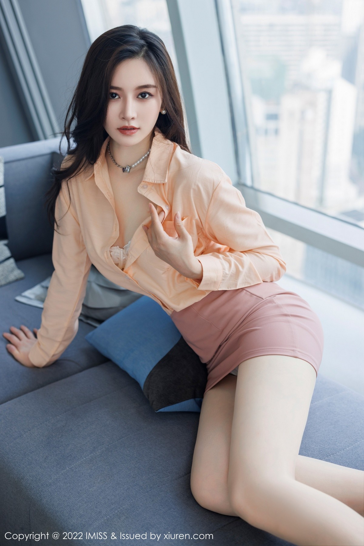 xgyw.top_[IMISS爱蜜社]Vol.694_气质美女Vanessa淡橙色上衣配短裙半脱露蕾丝内衣诱惑写真64P