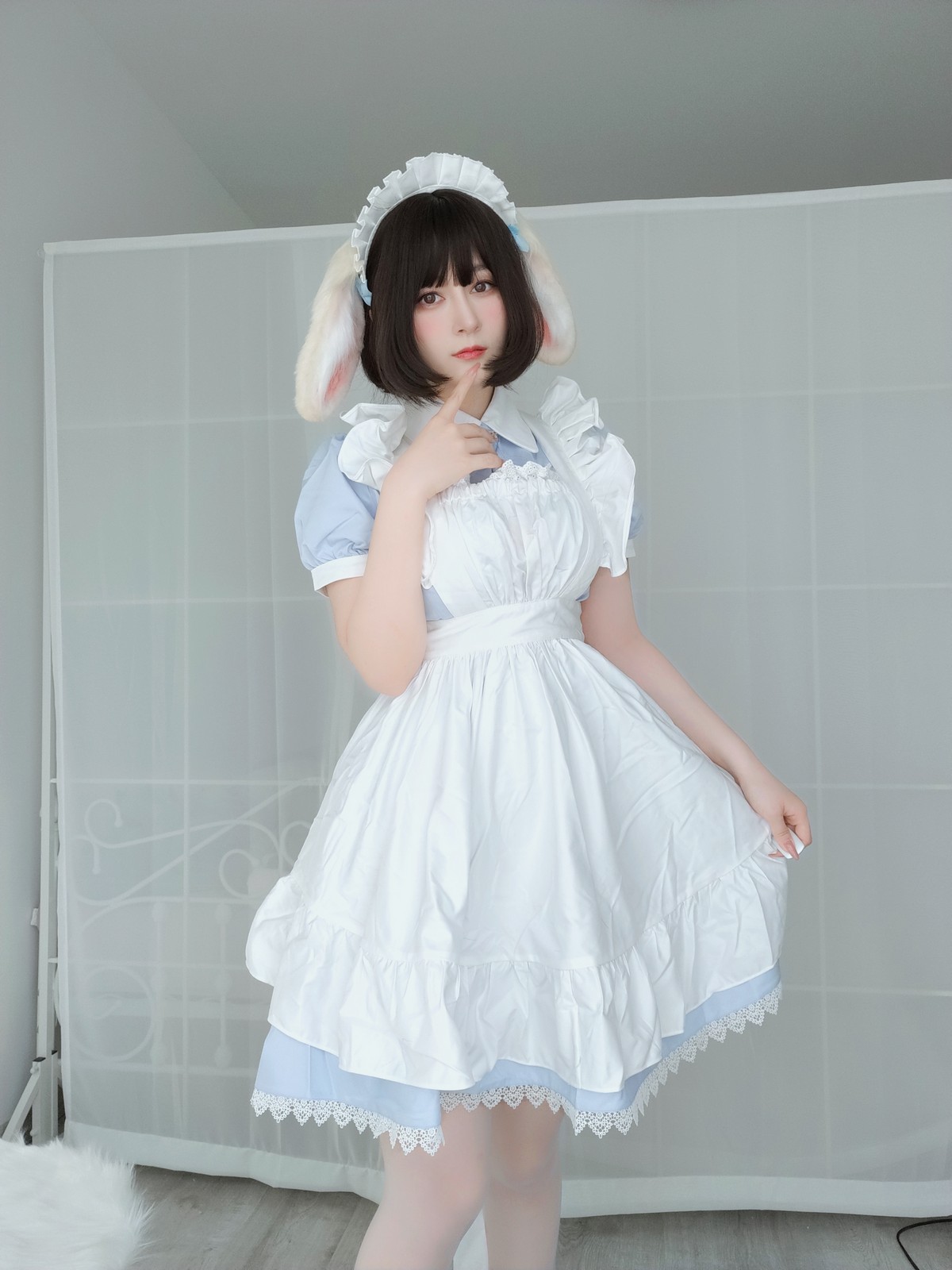 xgyw.top_Coser小姐姐白银兔耳女仆主题私房性感女仆装配白色蕾丝袜秀翘臀诱惑写真148P