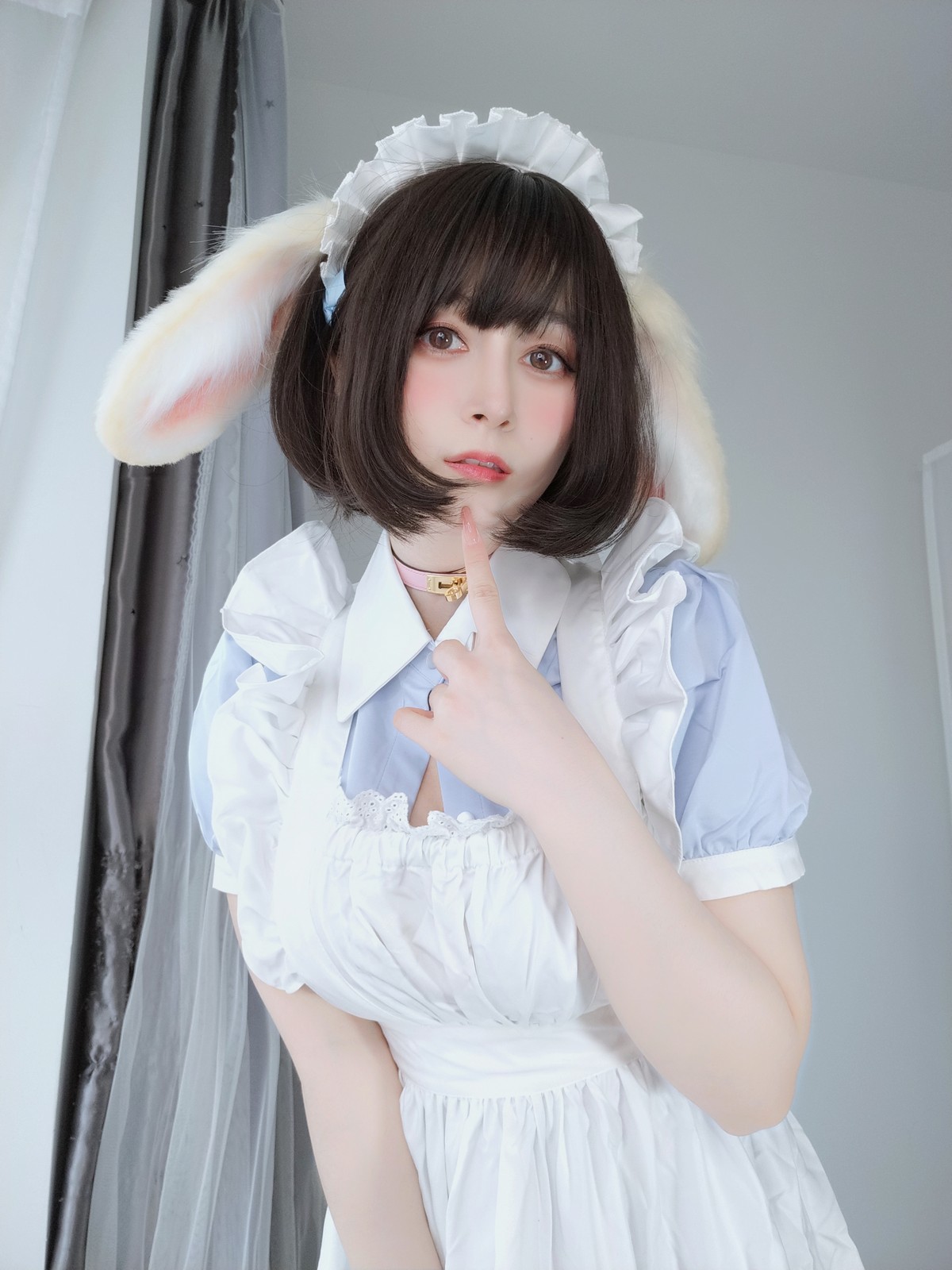 xgyw.top_Coser小姐姐白银兔耳女仆主题私房性感女仆装配白色蕾丝袜秀翘臀诱惑写真148P