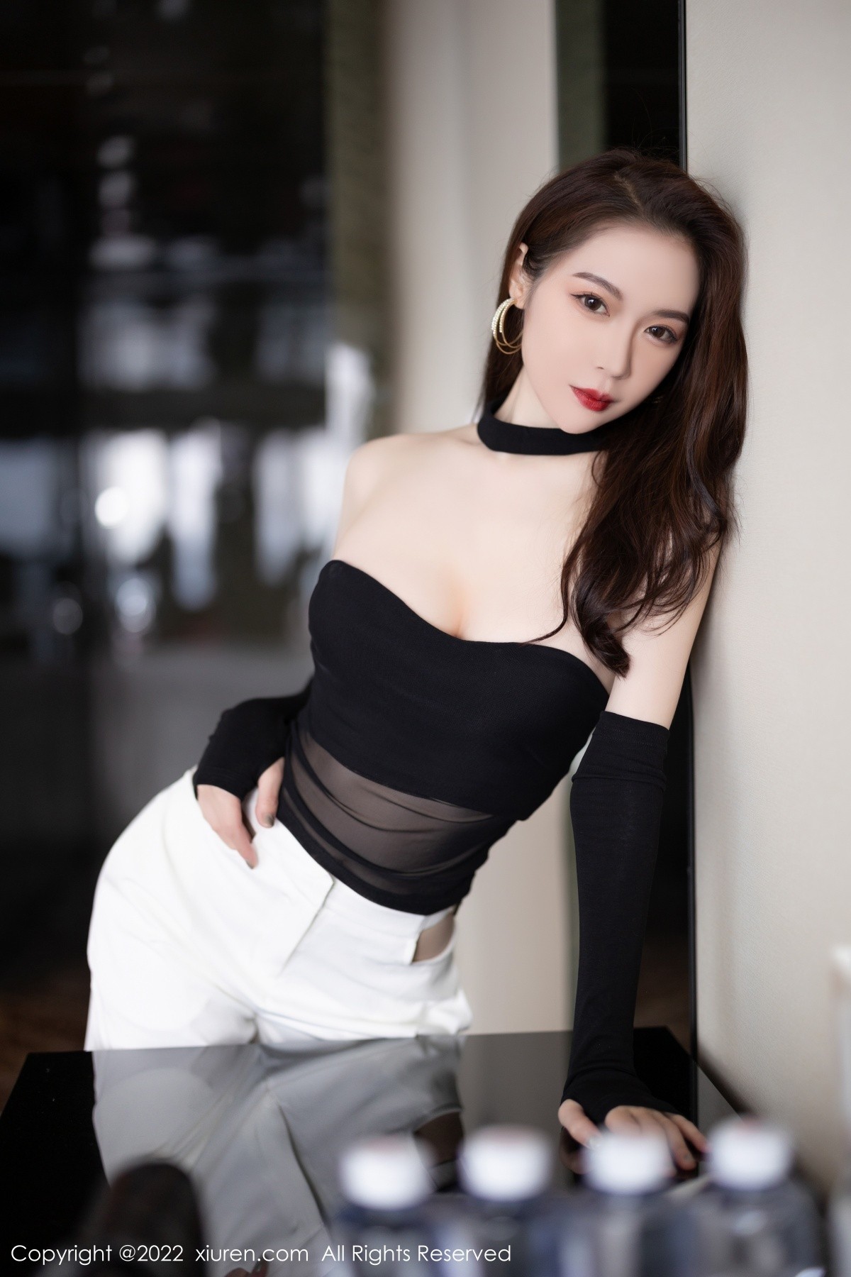 xgyw.top_XiuRen第5487期_模特梦心玥黑色轻透露肩网纱配白长裤半脱秀曼妙身姿诱惑写真80P