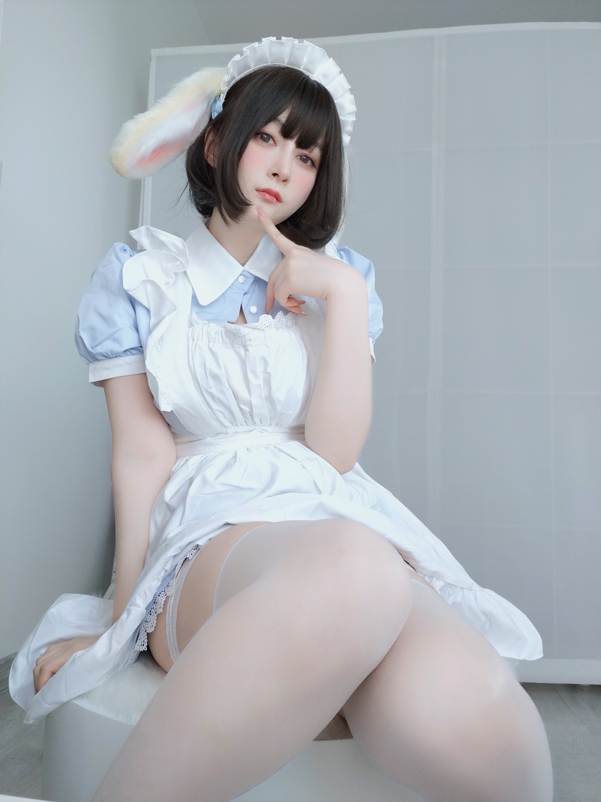xgyw.top_Coser小姐姐白银兔耳女仆主题私房性感女仆装配白色蕾丝袜秀翘臀诱惑写真148P