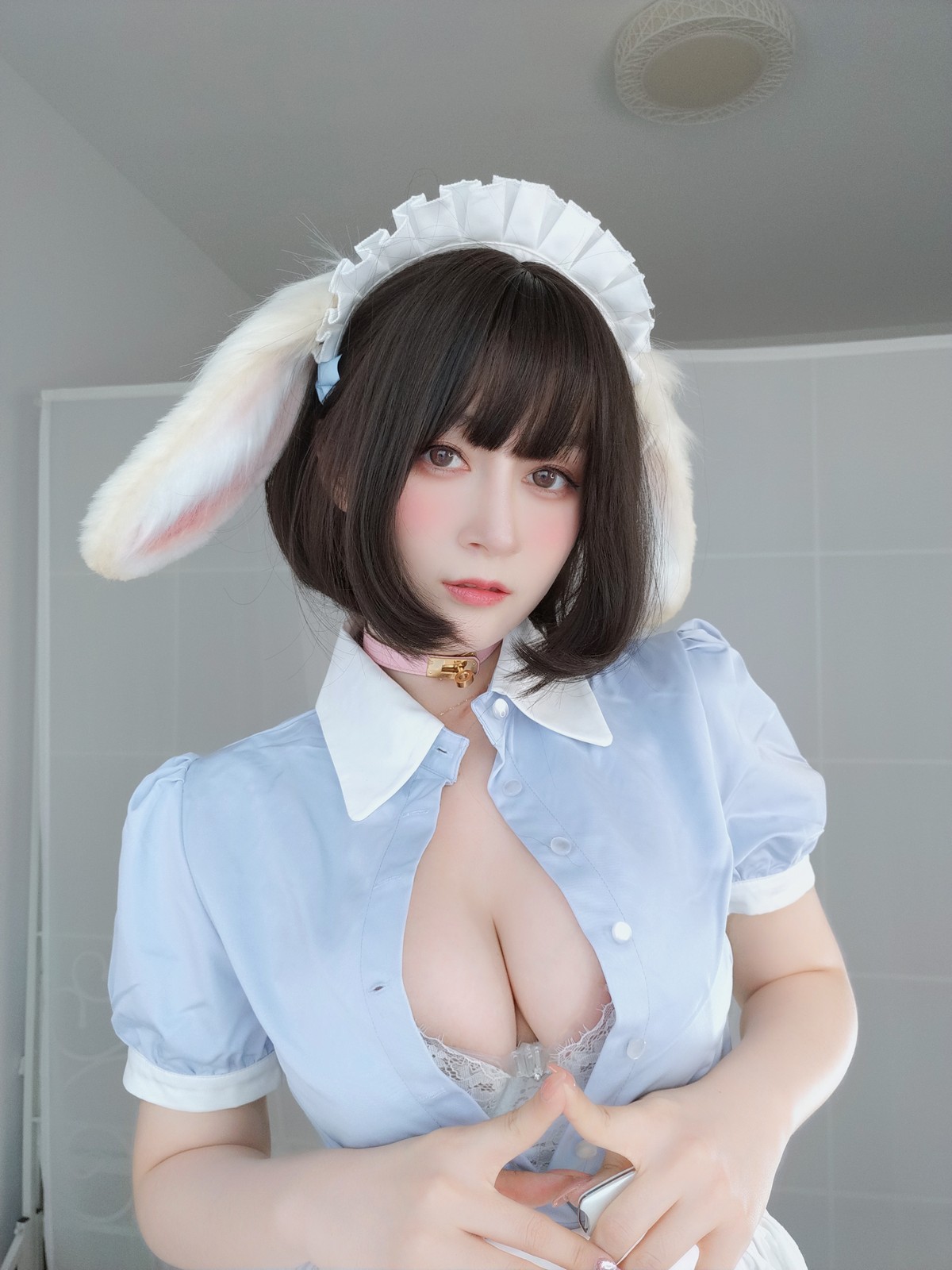 xgyw.top_Coser小姐姐白银兔耳女仆主题私房性感女仆装配白色蕾丝袜秀翘臀诱惑写真148P